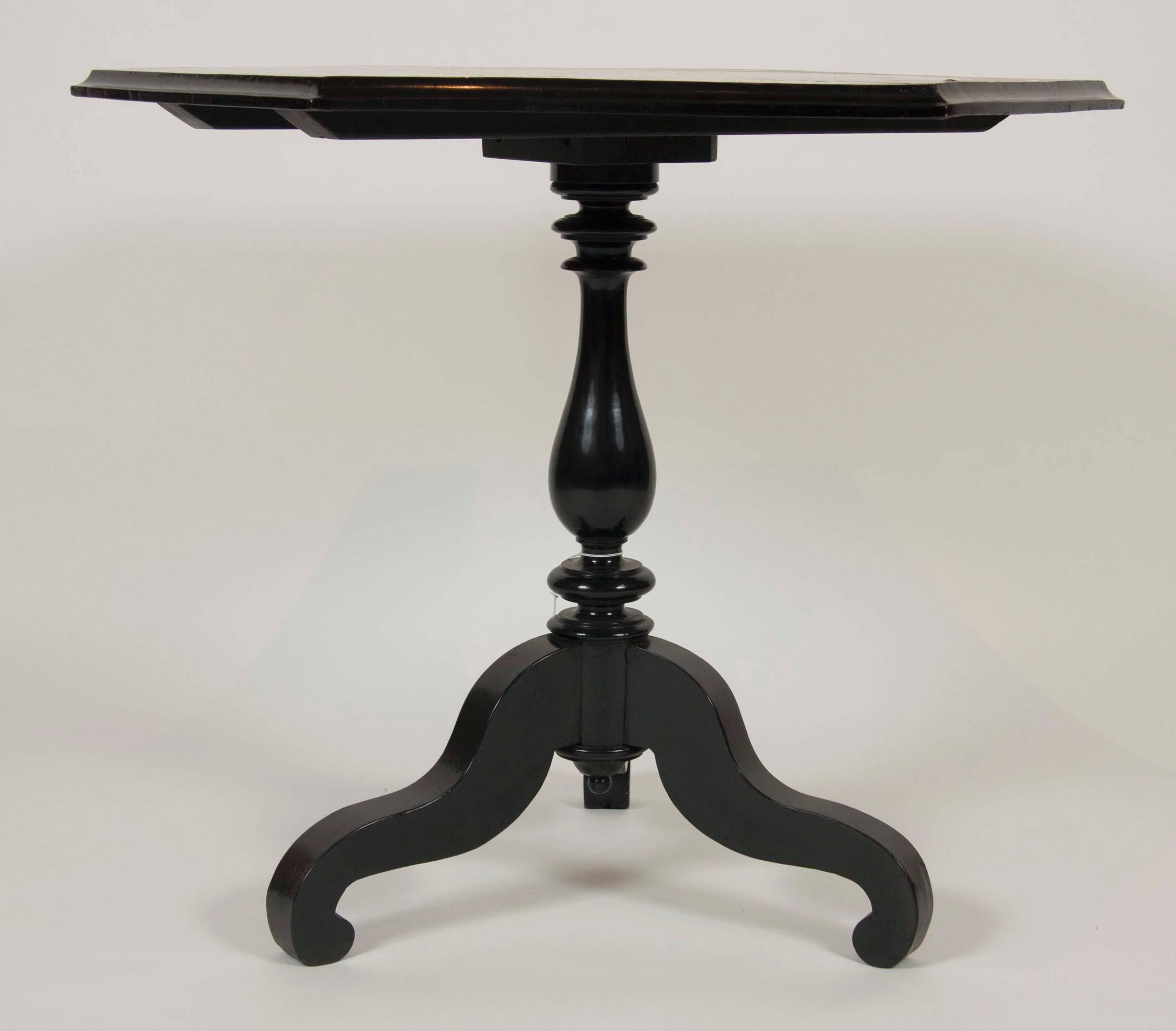 19th Century American Octagonal Tilt-Top Table In Excellent Condition In Stamford, CT