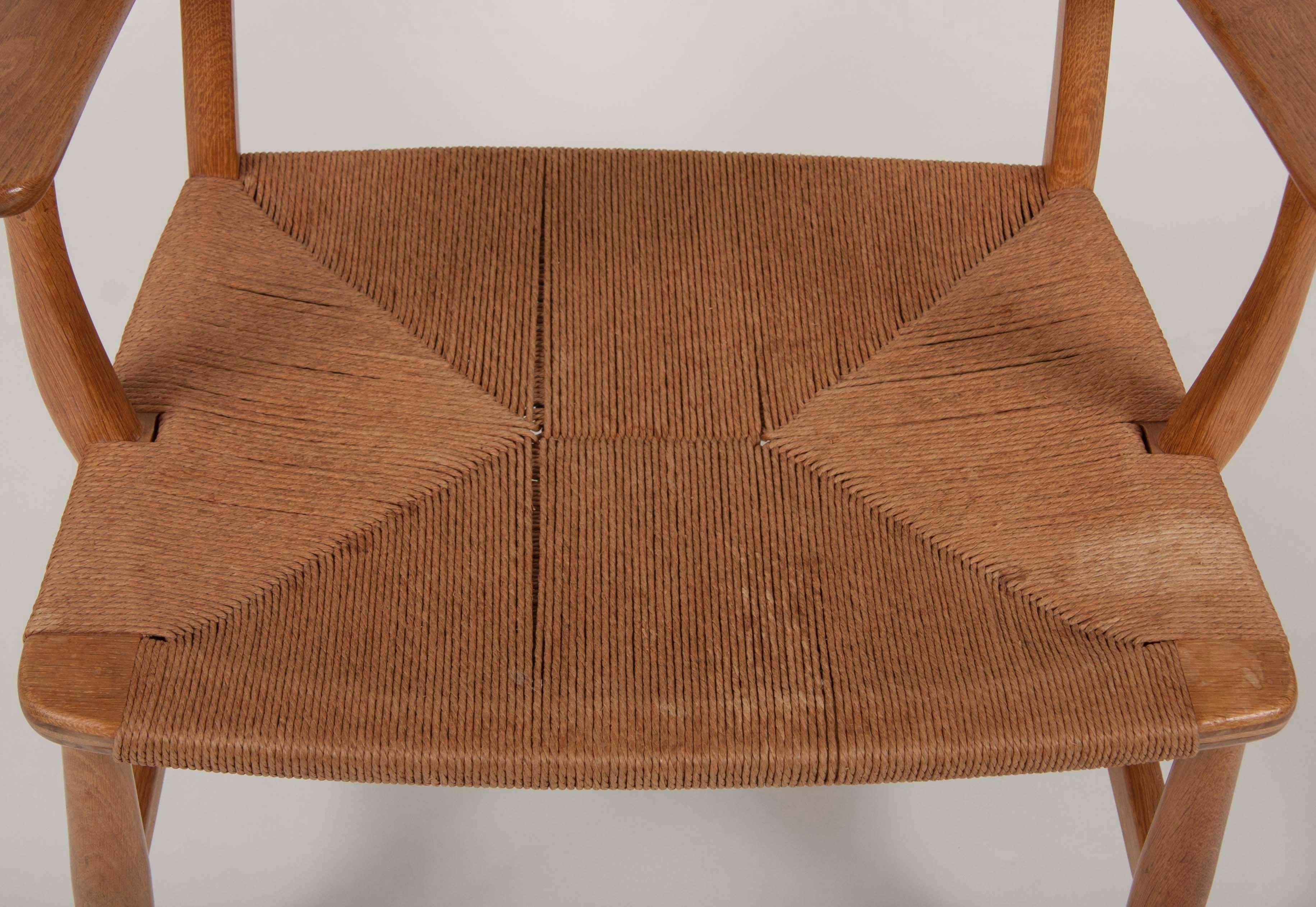 Hans Wegner Model CH22 Shell Back Paddle Armchair In Good Condition For Sale In Stamford, CT