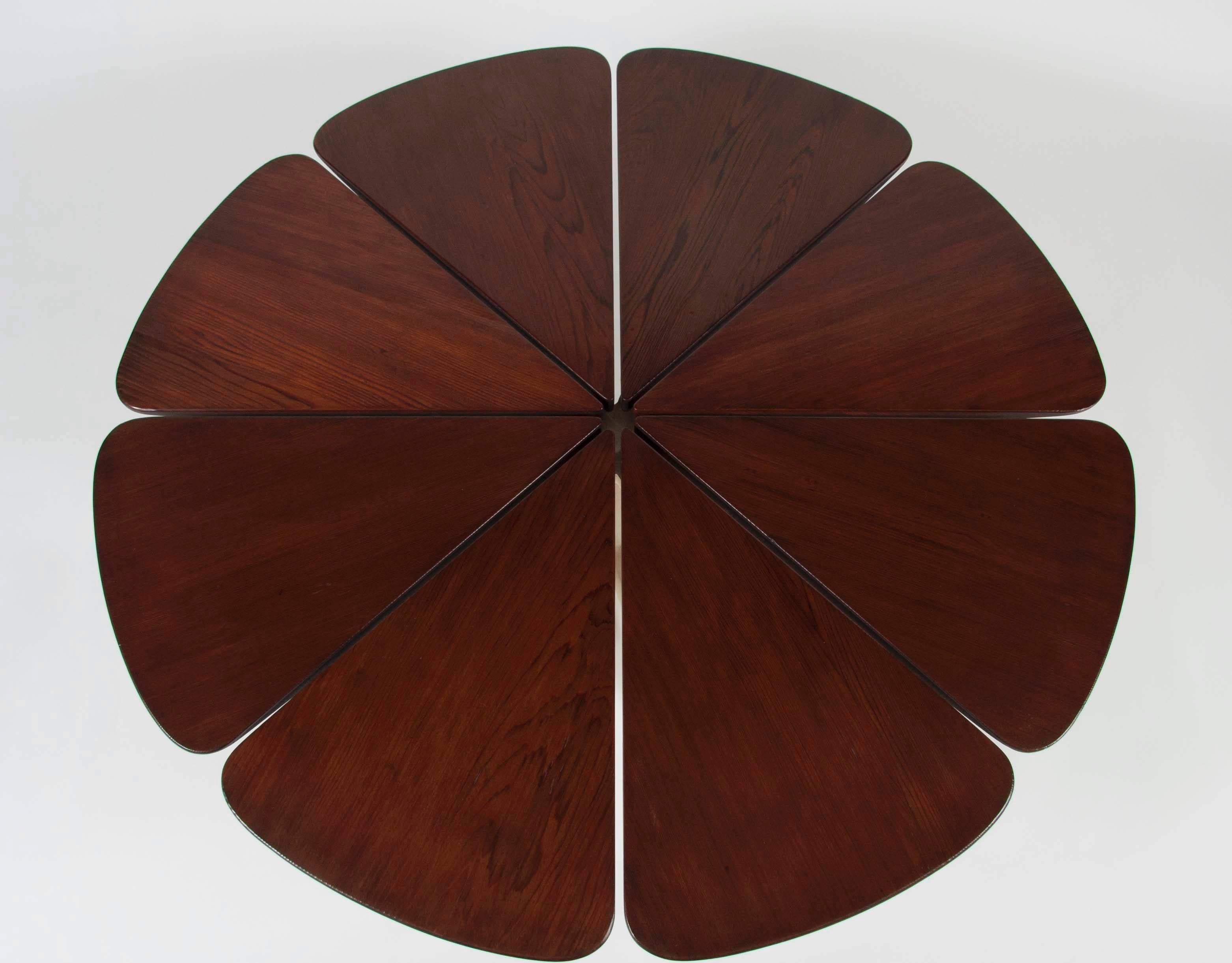 Américain Table basse à pétales en bois rouge Richard Schultz fabriquée par Knoll en vente