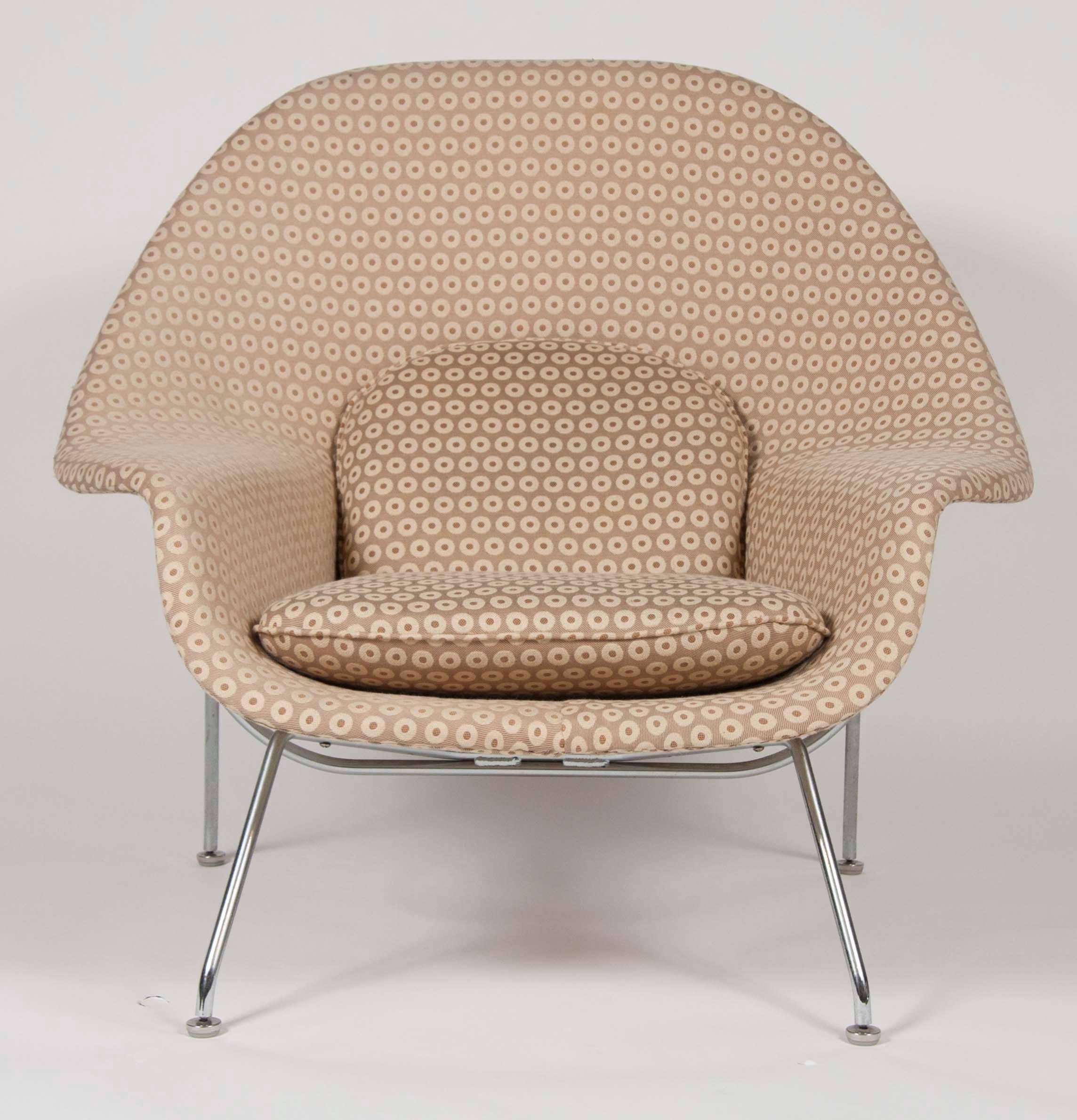 A Eero Saarinen womb chair for Knoll. This model is unmarked due to the fact that it has been reupholstered and does not retain its original tags. The chair does retain its cushion clips.
