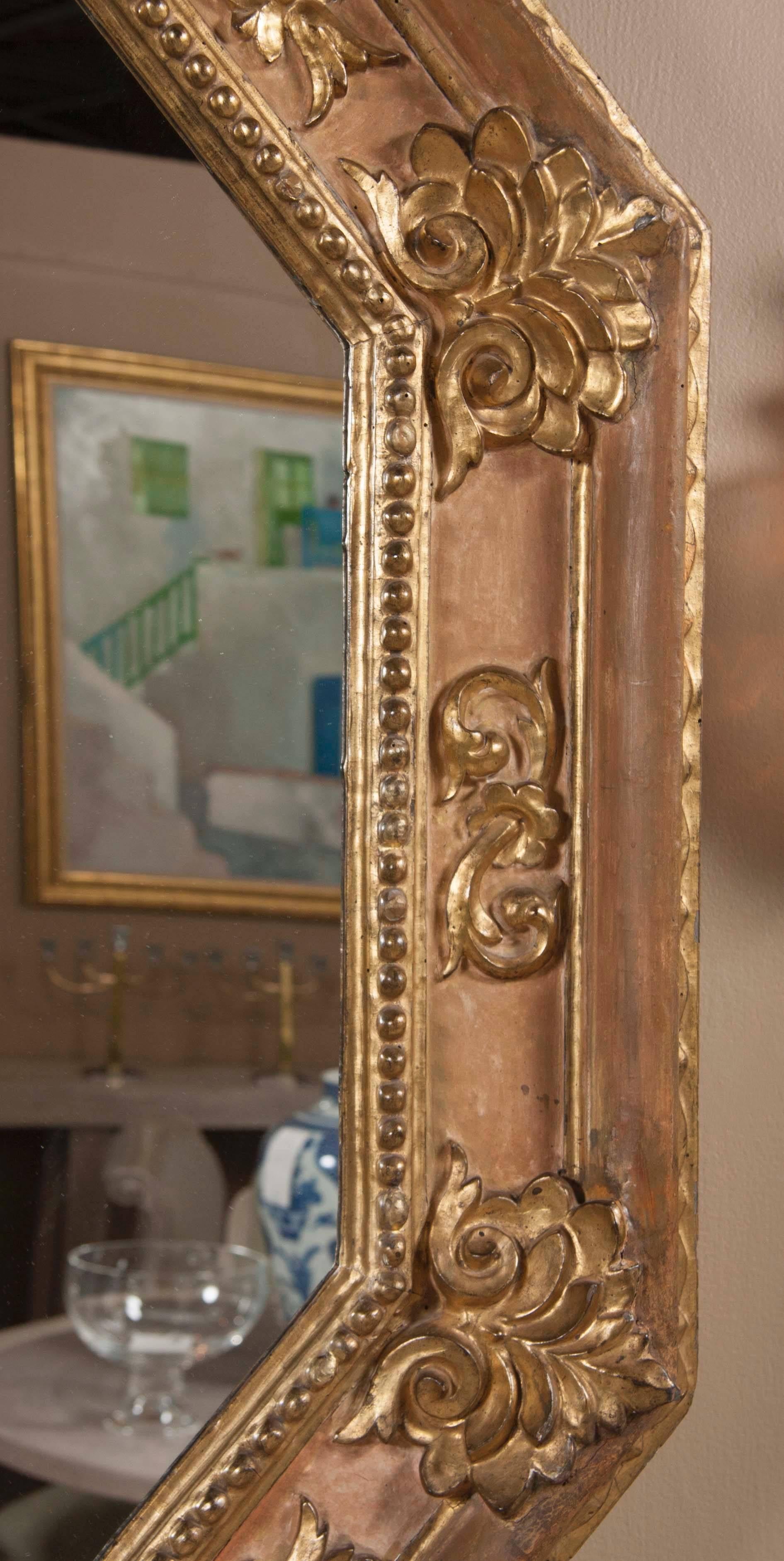 Handsome Italian Giltwood Octagonal Mirror In Good Condition In Stamford, CT