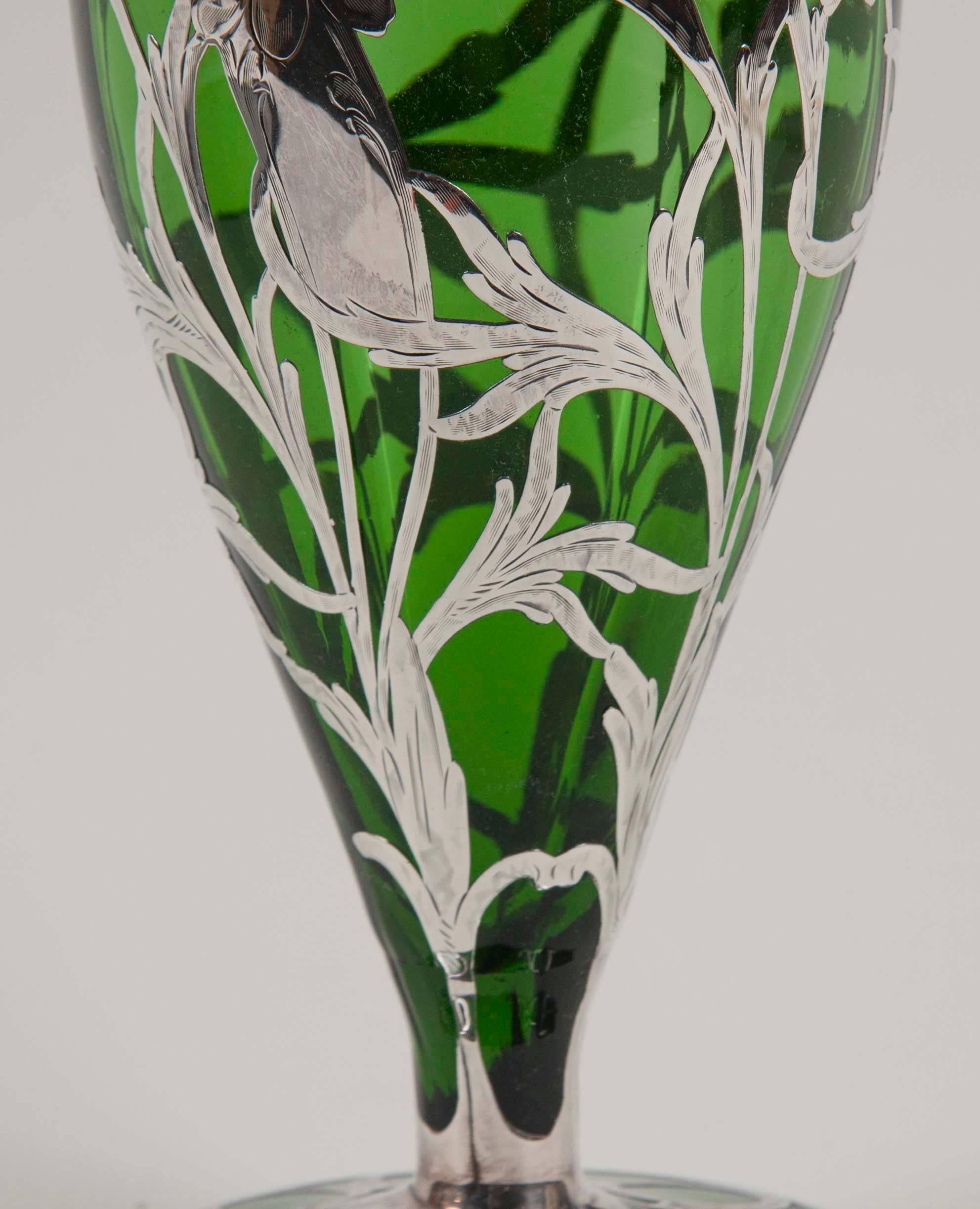Jugendstil-Vase aus Sterling über grünem Glas, Alvin Sterling (amerikanisch) im Angebot