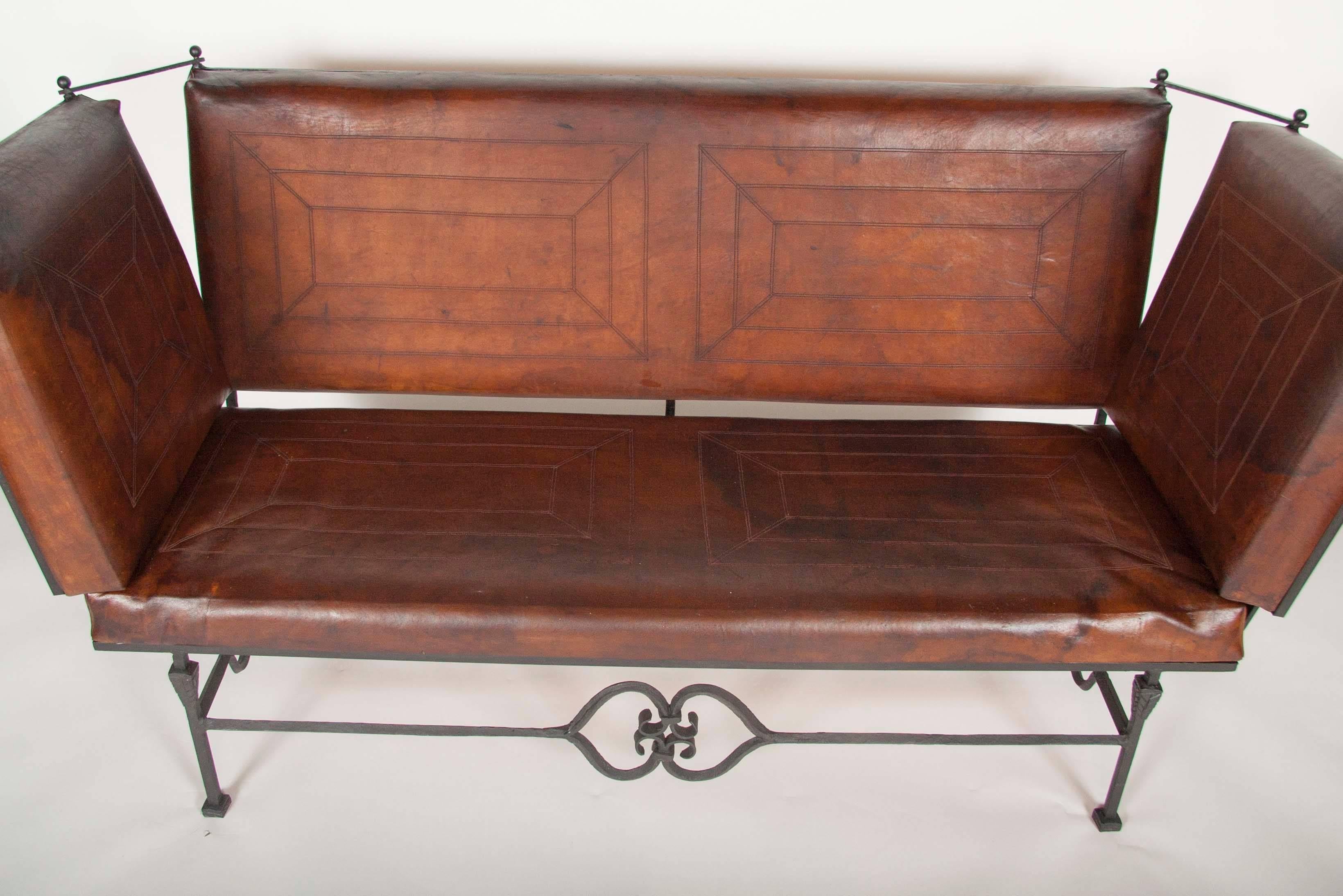 Pair of Early 20th Century Leather Knole Form Sofa In Good Condition In Stamford, CT