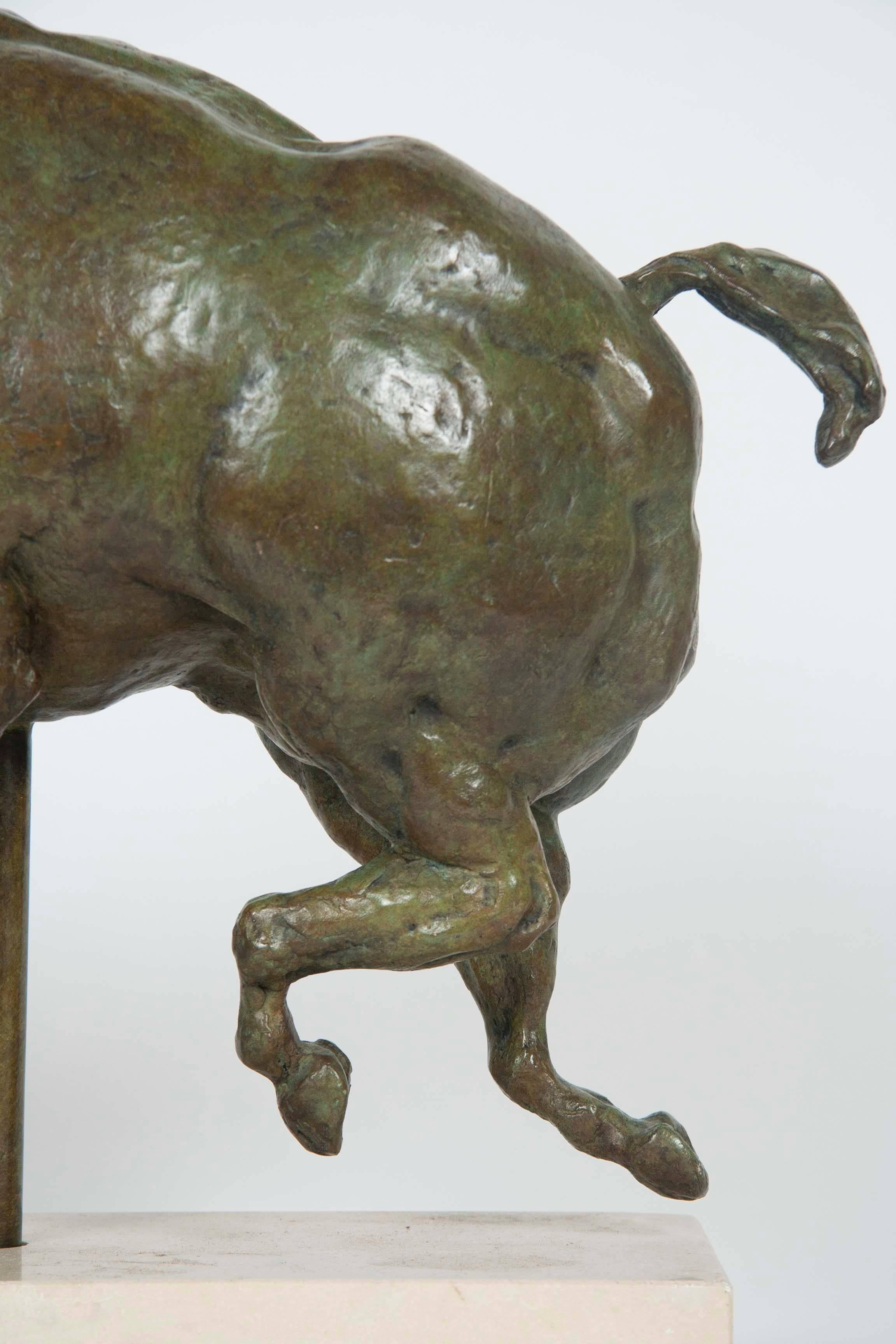 Bronze impressionniste représentant un cheval sur une base en travertin en vente 1