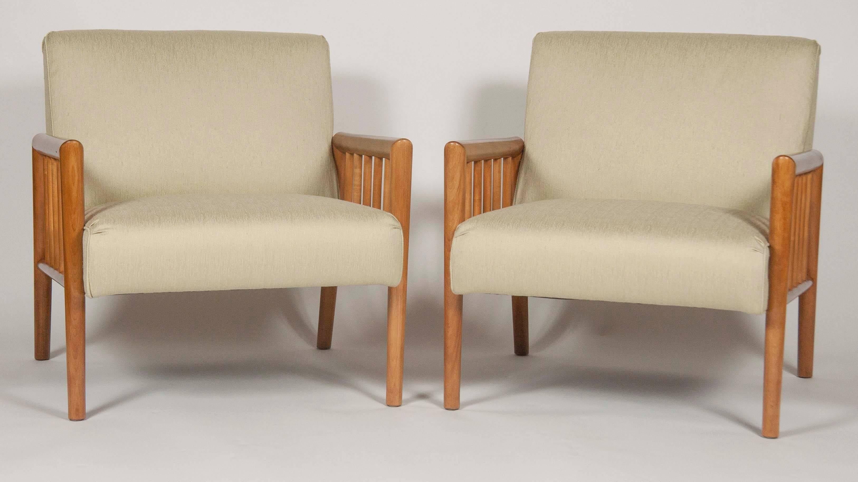 Modern Pair of Armchairs in the Manner of T.H. Robsjohn-Gibbings