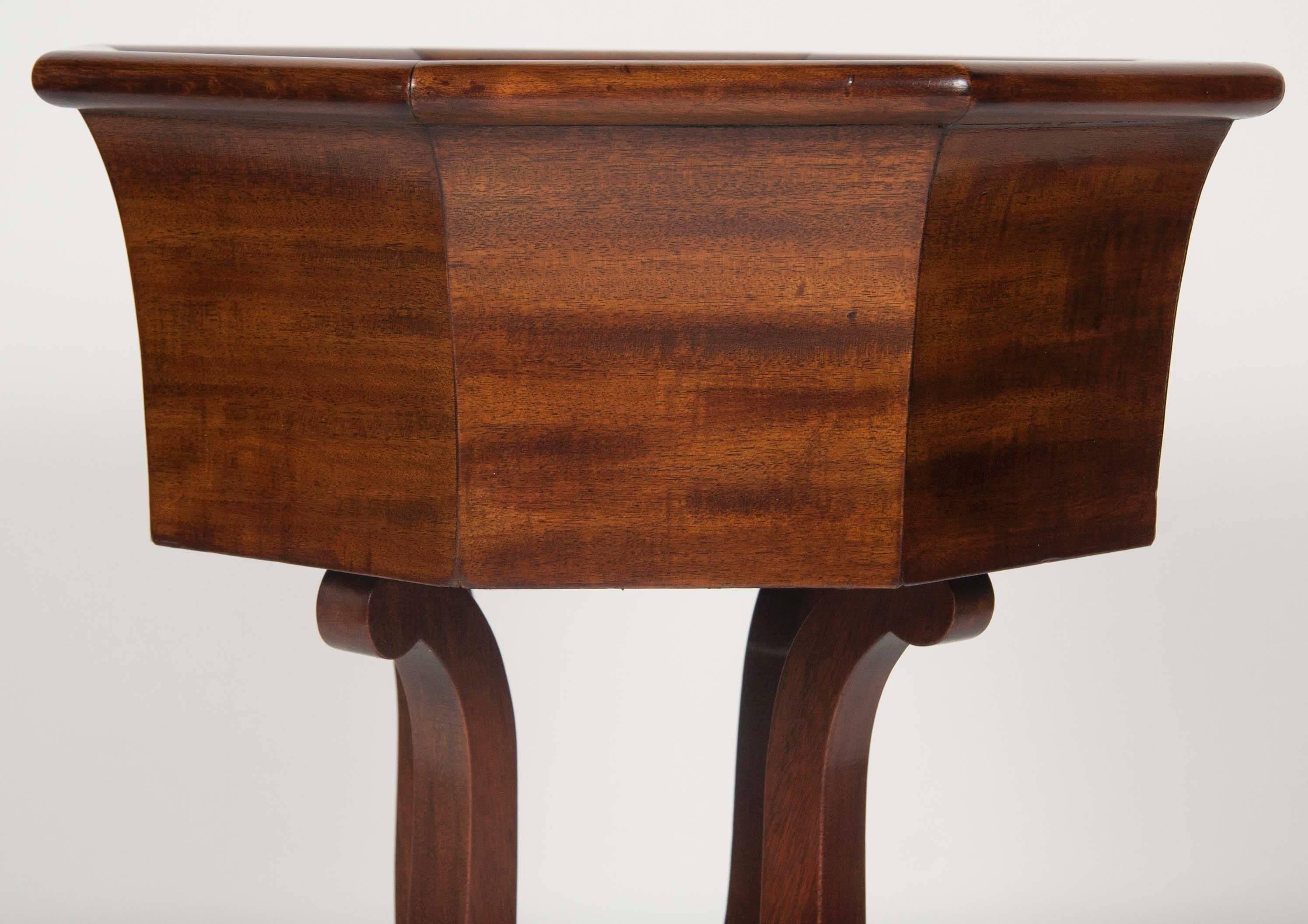 Mid-19th Century American Mahogany Octagonal Jardinière with Liner