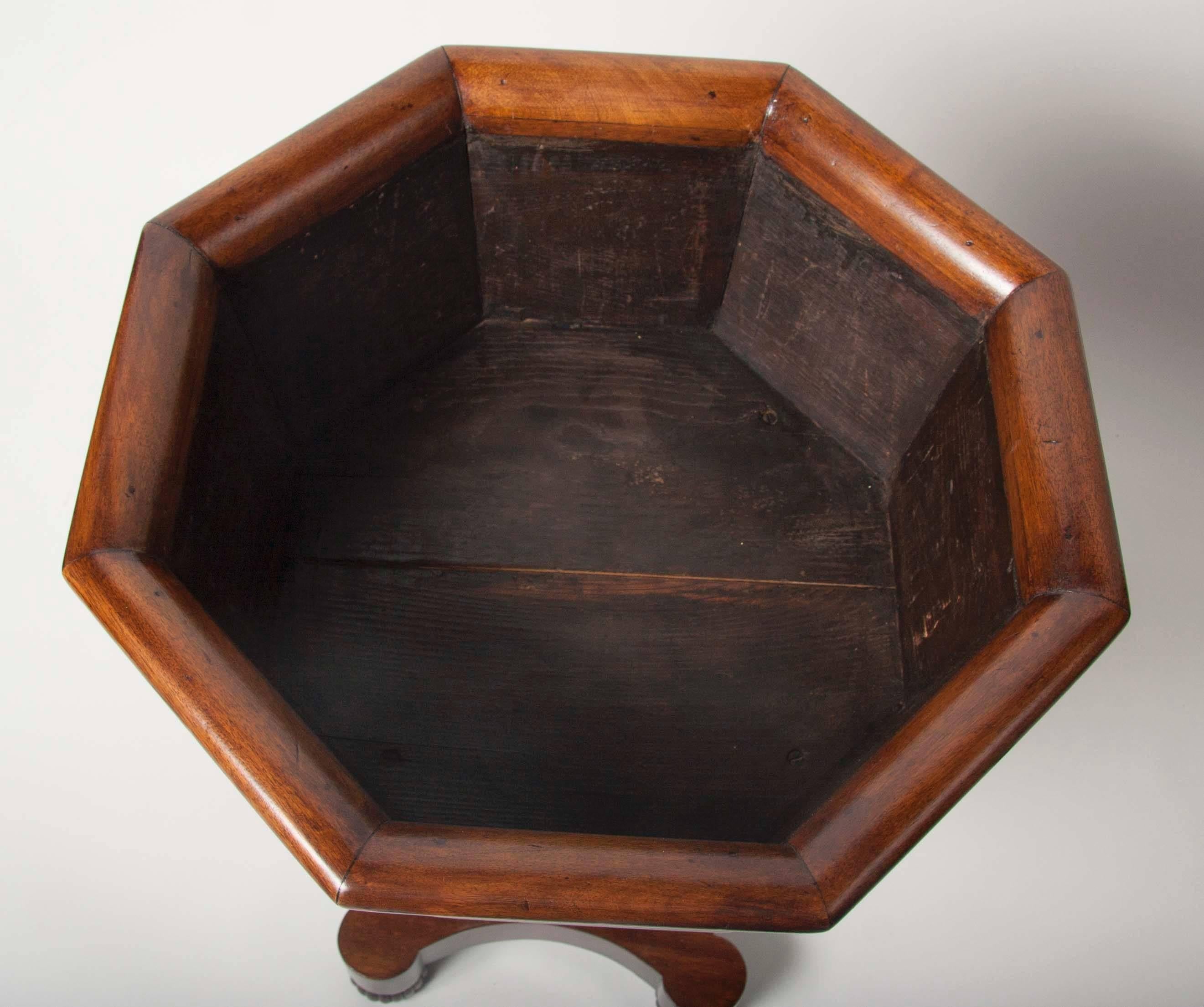 American Mahogany Octagonal Jardinière with Liner In Good Condition In Stamford, CT
