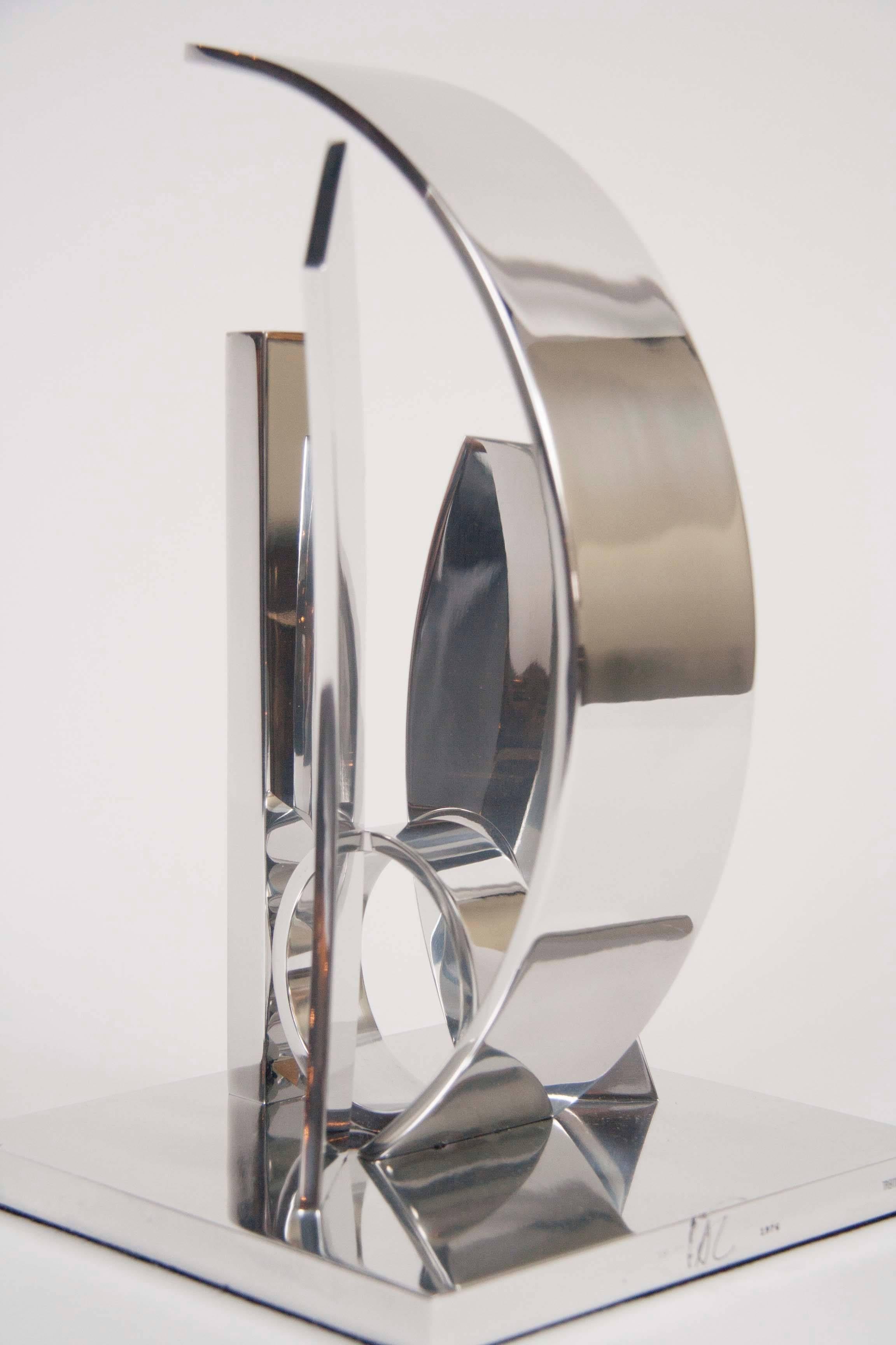Mid-Century Modern Sculpture en aluminium poli 