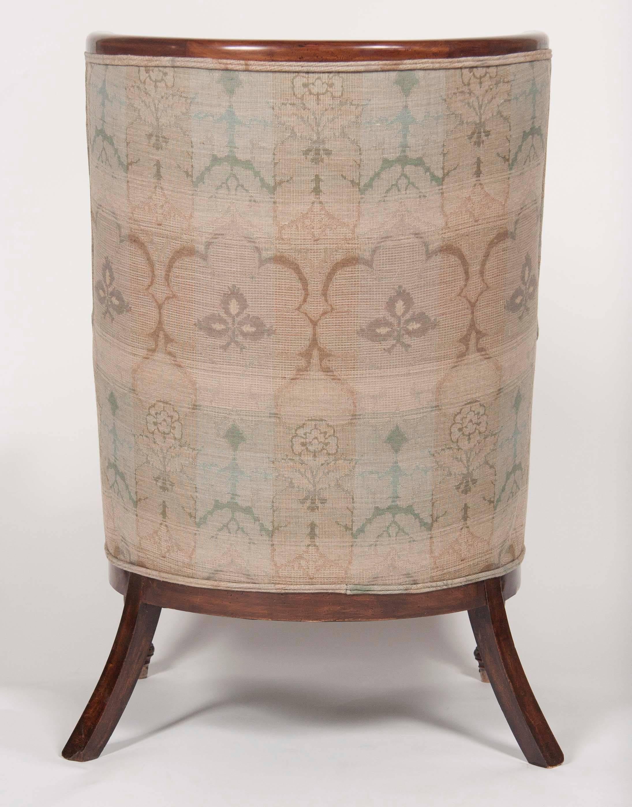 Riesiges Paar von  Mahagoni-Stühle in Fassform (Mittleres 19. Jahrhundert) im Angebot