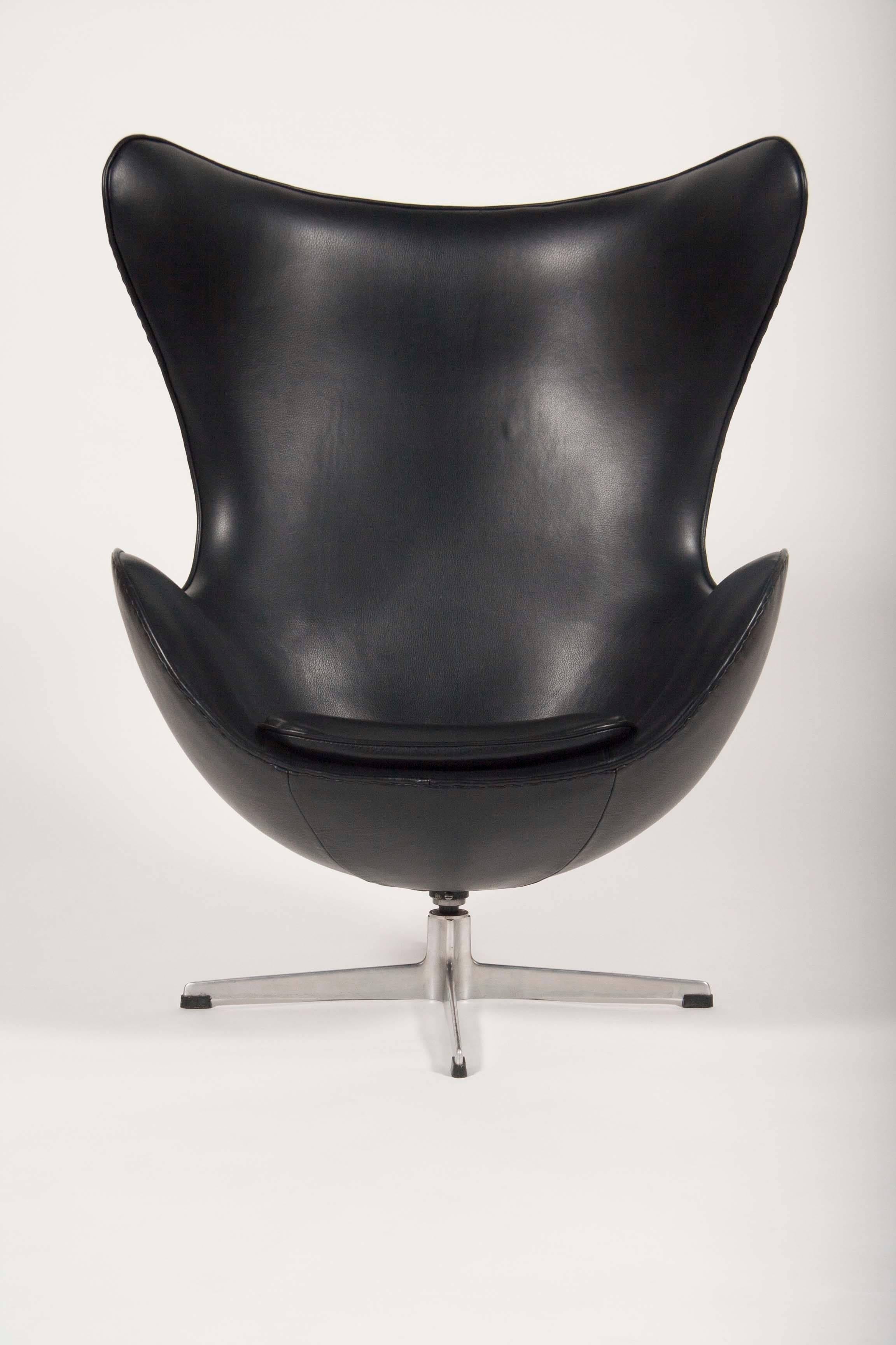 A Mid-Century, leather and chrome armchair designed by Arne Jacobsen and produced by Fritz Hansen. Newly upholstered in Edelman leather.