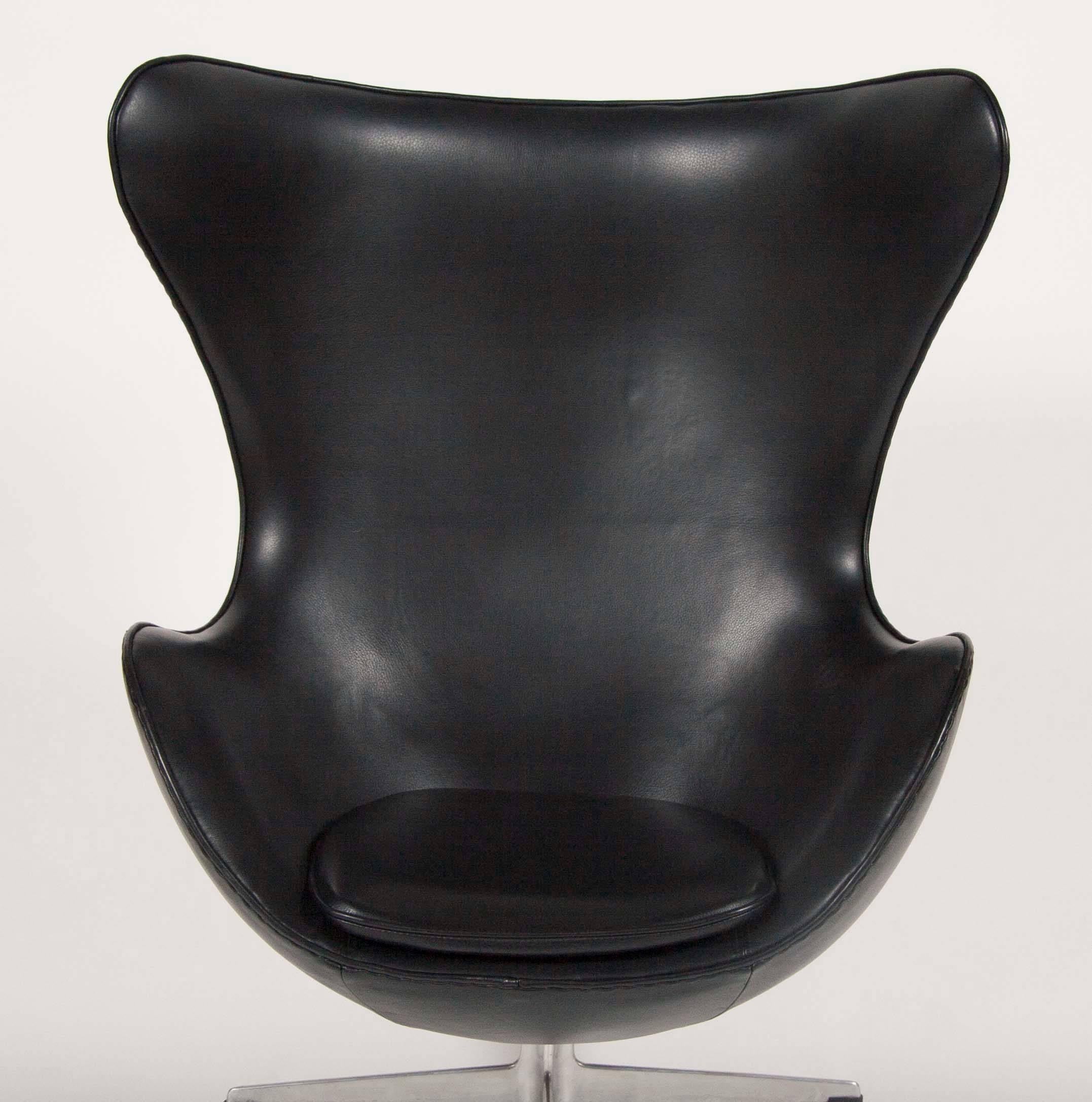 Arne Jacobsen Egg Chair In Edelman Leather  For Sale 1