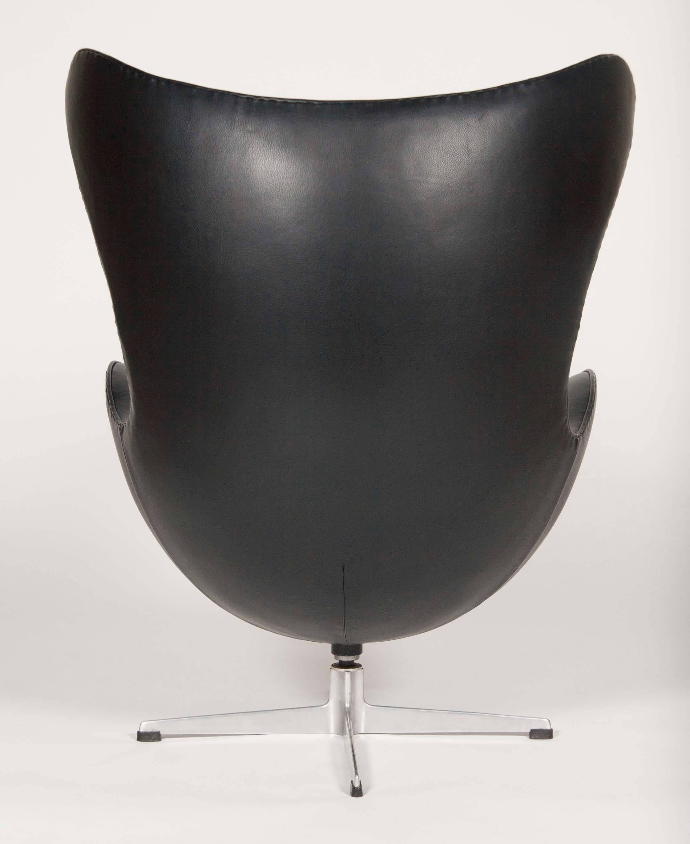 Mid-20th Century Arne Jacobsen Egg Chair In Edelman Leather  For Sale