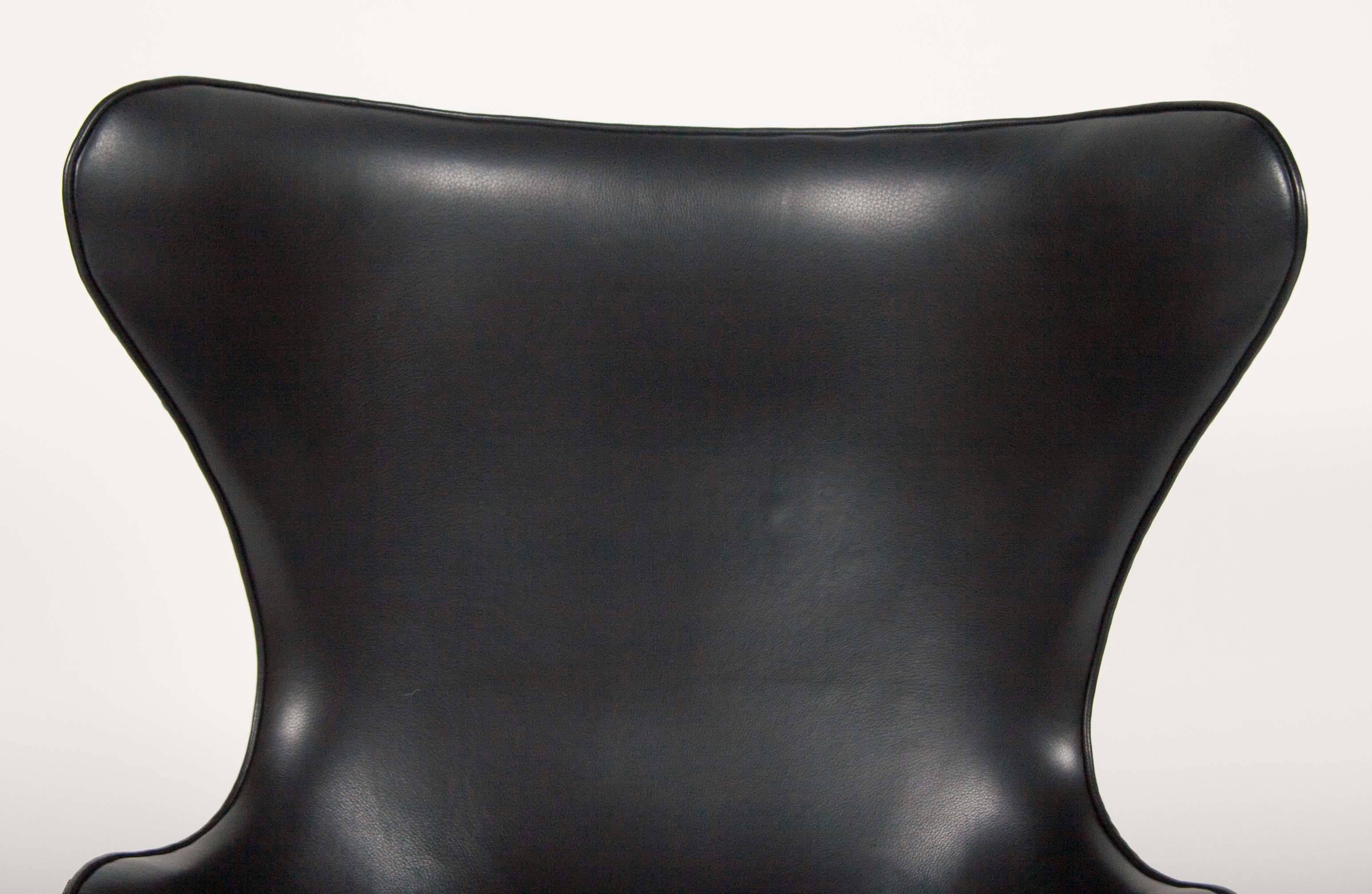 Arne Jacobsen Egg Chair In Edelman Leather  For Sale 3