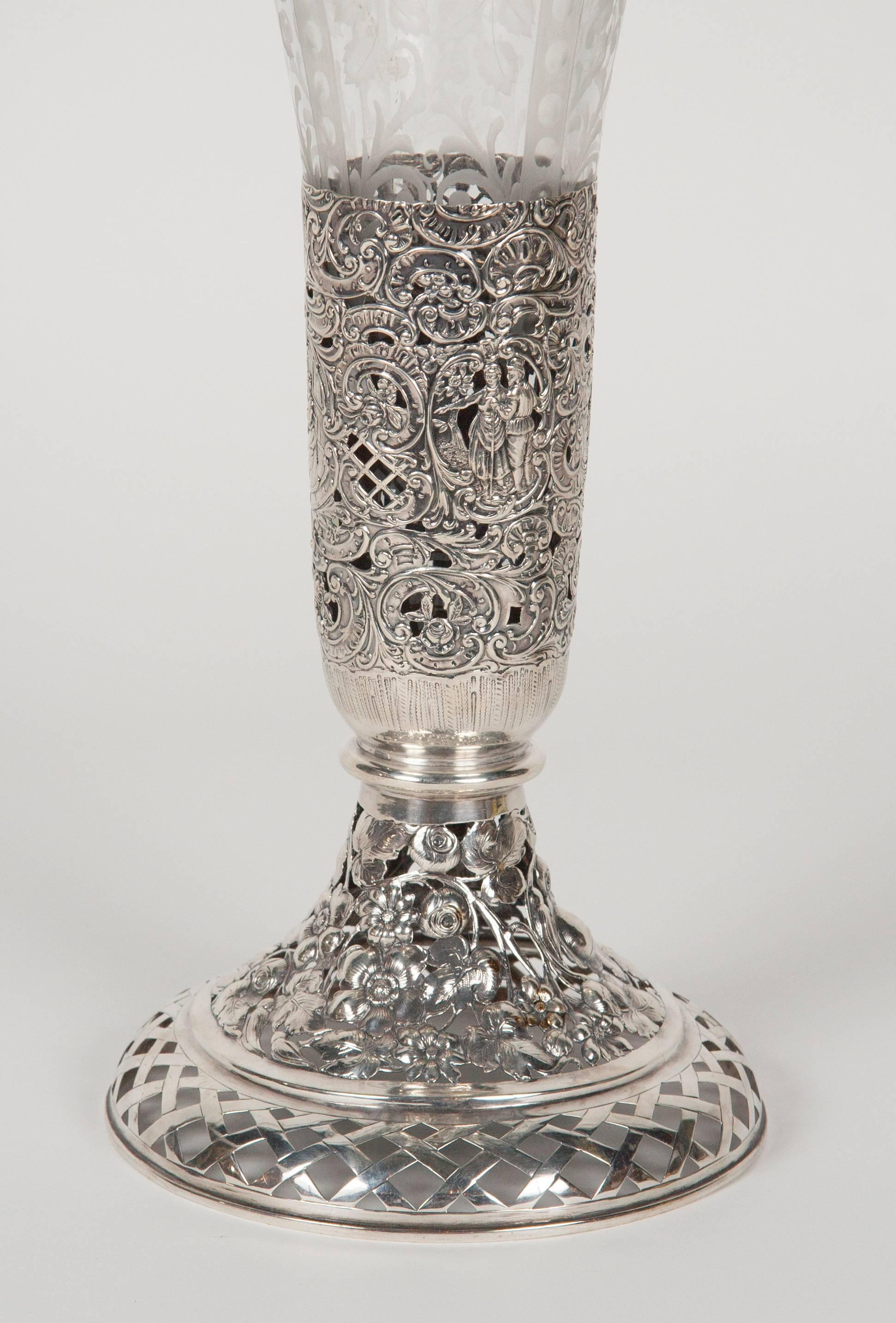 Cut Etched Crystal Vase with Silver Base For Sale 1
