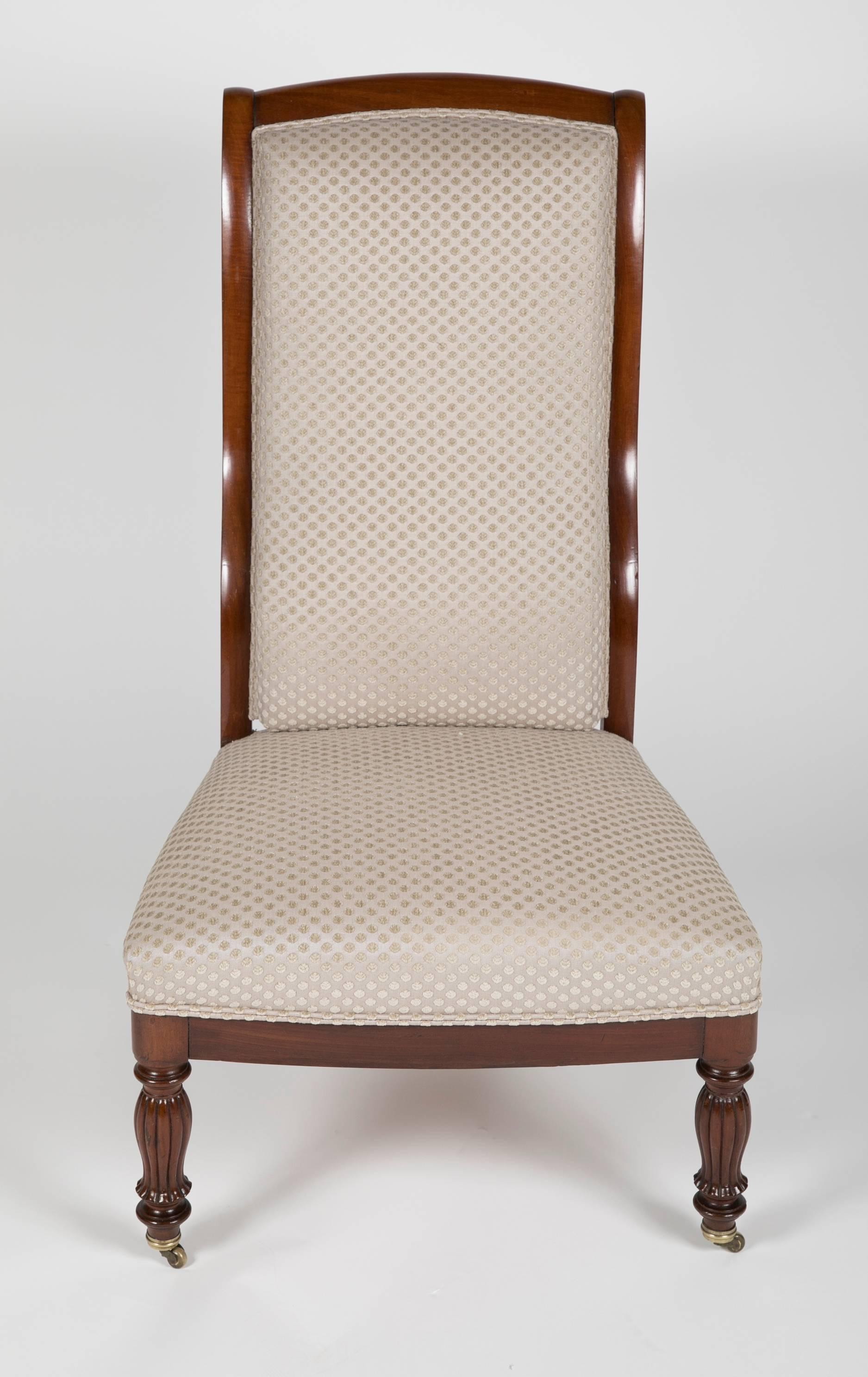 Louis-Philippe Paire assortie de chaises Chauffeufes/Slipper en acajou de style Louis Philippe précoce en vente