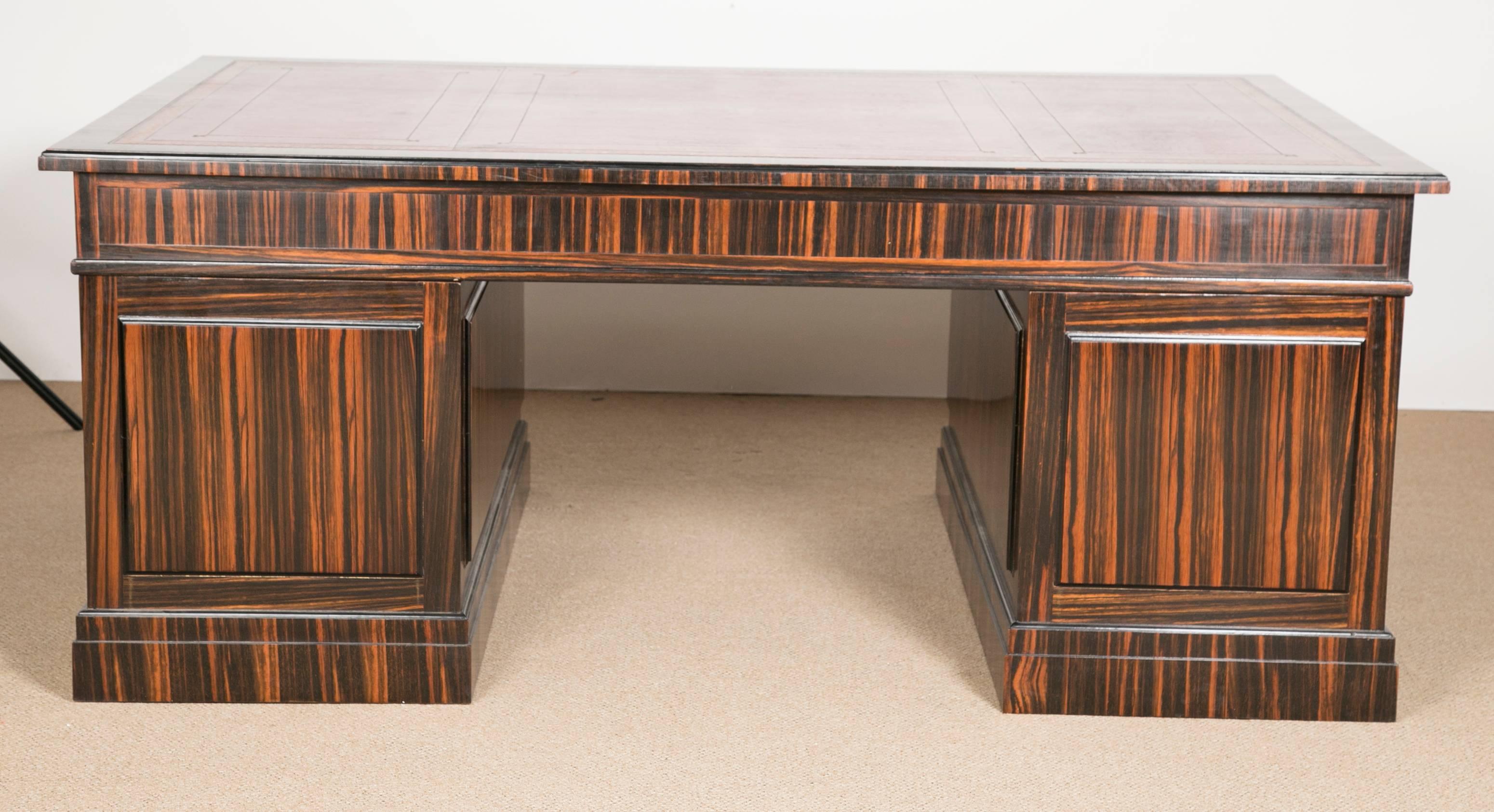 Macassar Ebony Pedestal Desk by Waring & Gillow  In Good Condition In Stamford, CT