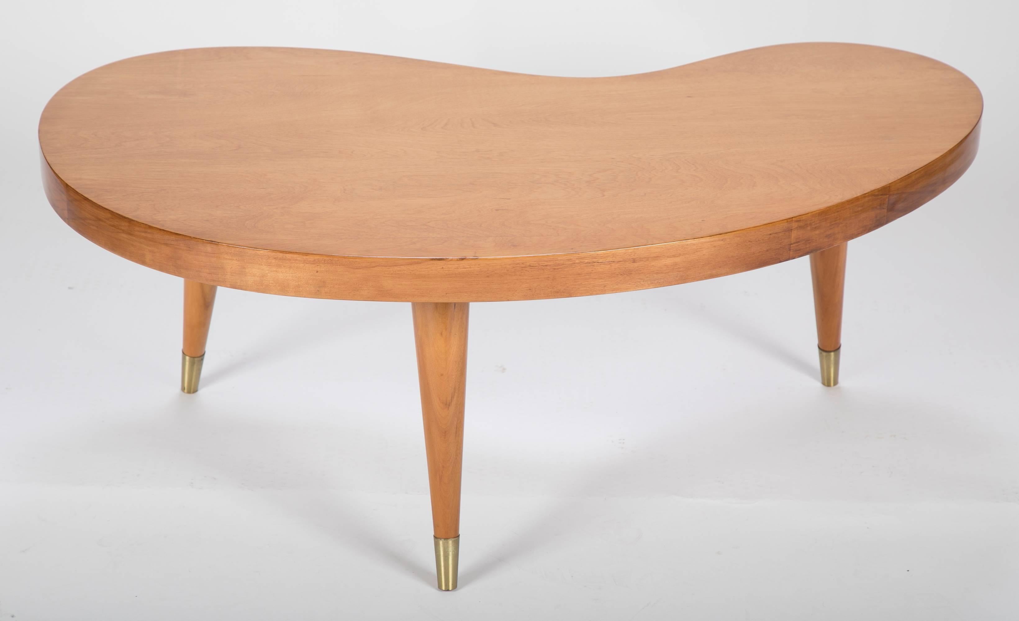 Kidney Shaped Coffee Table In Excellent Condition In Stamford, CT