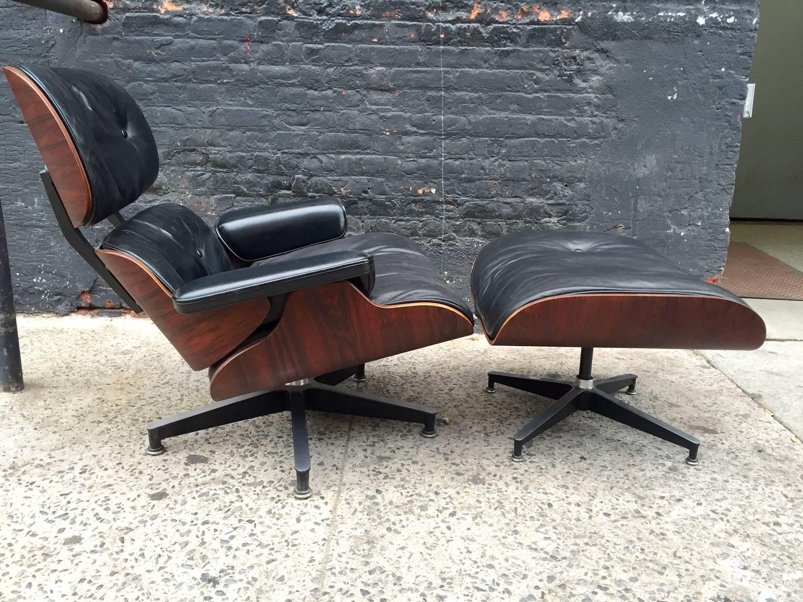 Charles & Ray Eames Lounge Chair and Ottoman In Good Condition In Stamford, CT