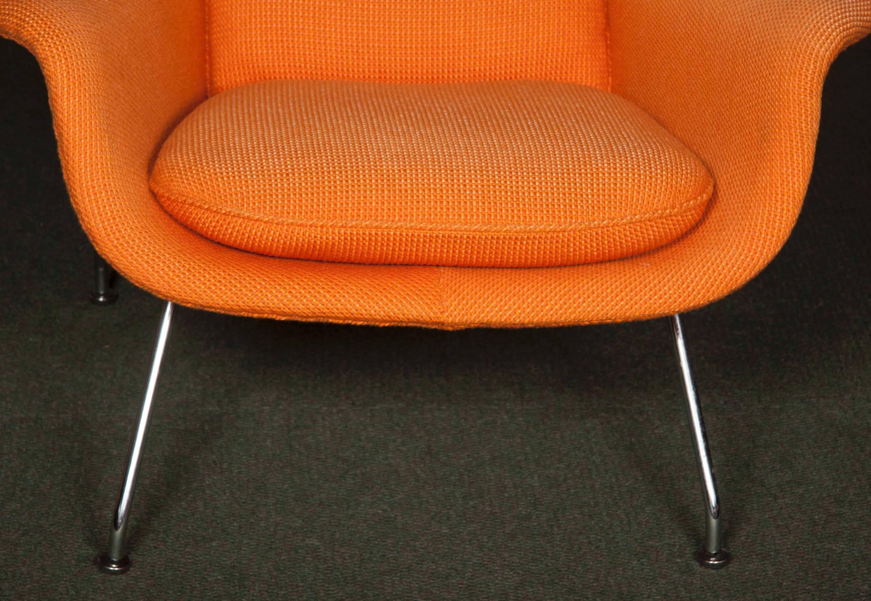 Eero Saarinen 'Womb' Chair and Ottoman for Knoll In Good Condition In Stamford, CT