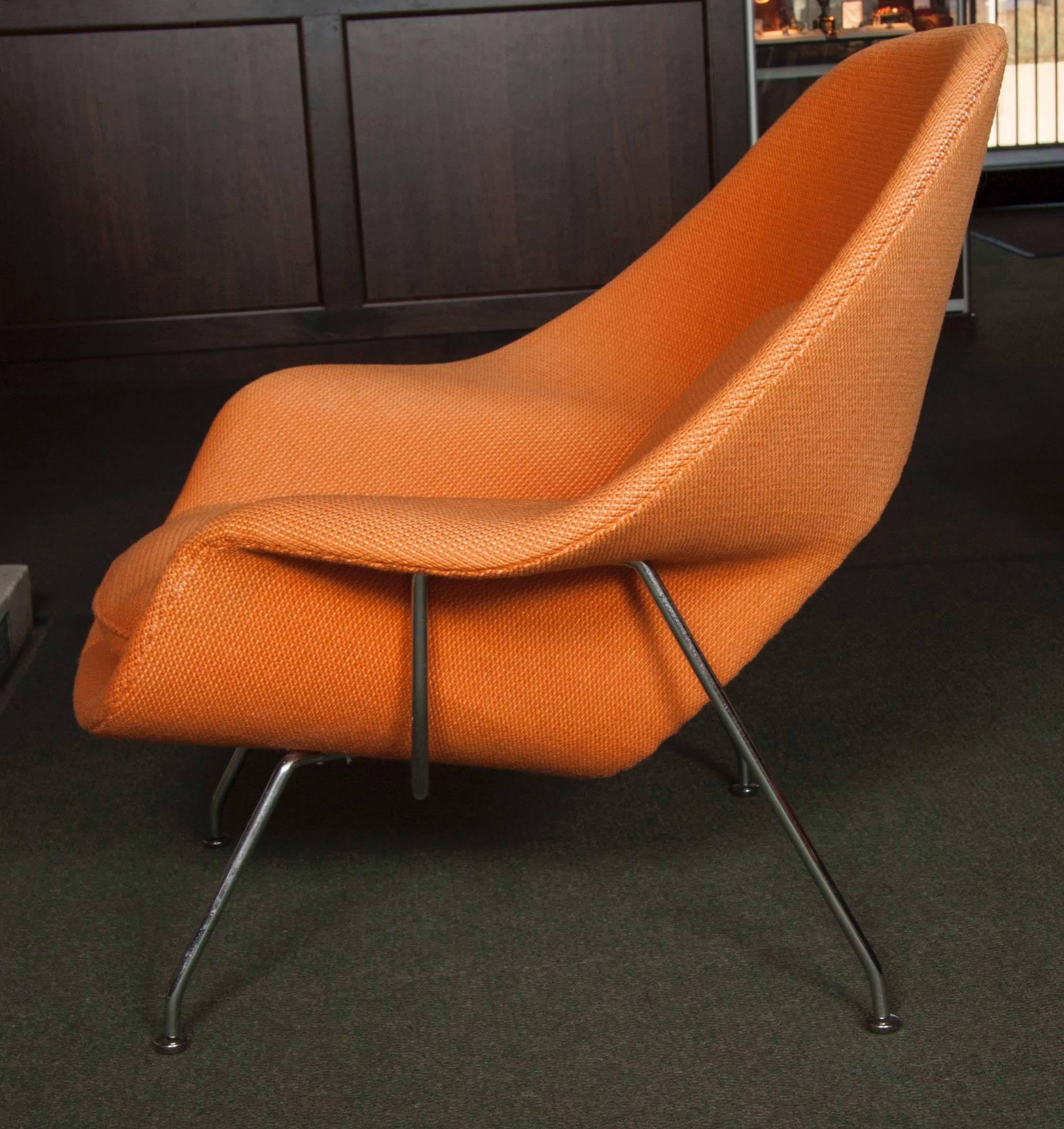 Mid-Century Modern Eero Saarinen 'Womb' Chair and Ottoman for Knoll