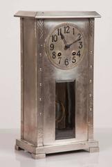 Une horloge WMF en métal argenté avec boîtier en métal Britannia