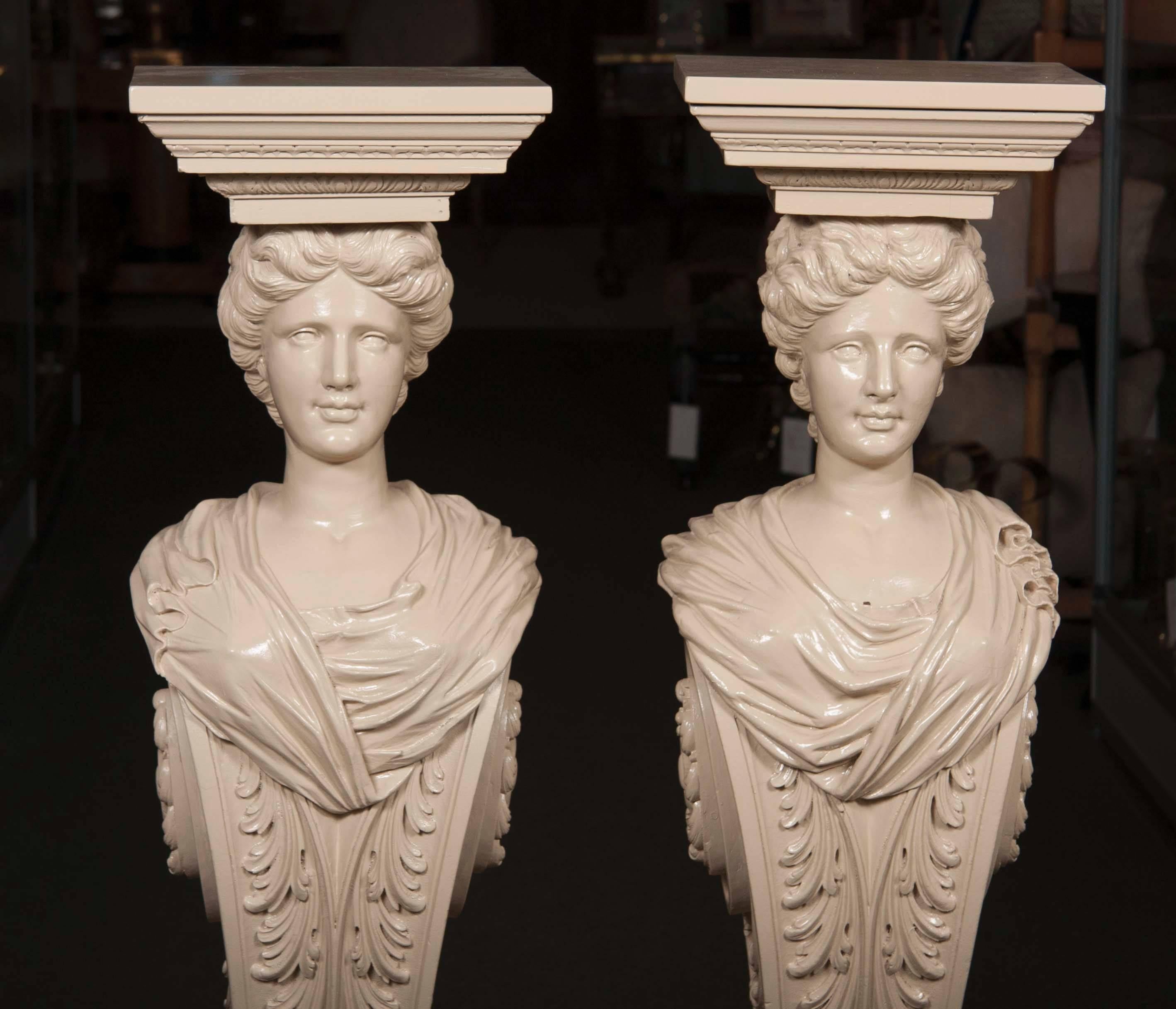 Pair of Lacquered Carved Wood Pedestals in the Manner of William Kent In Good Condition For Sale In Stamford, CT
