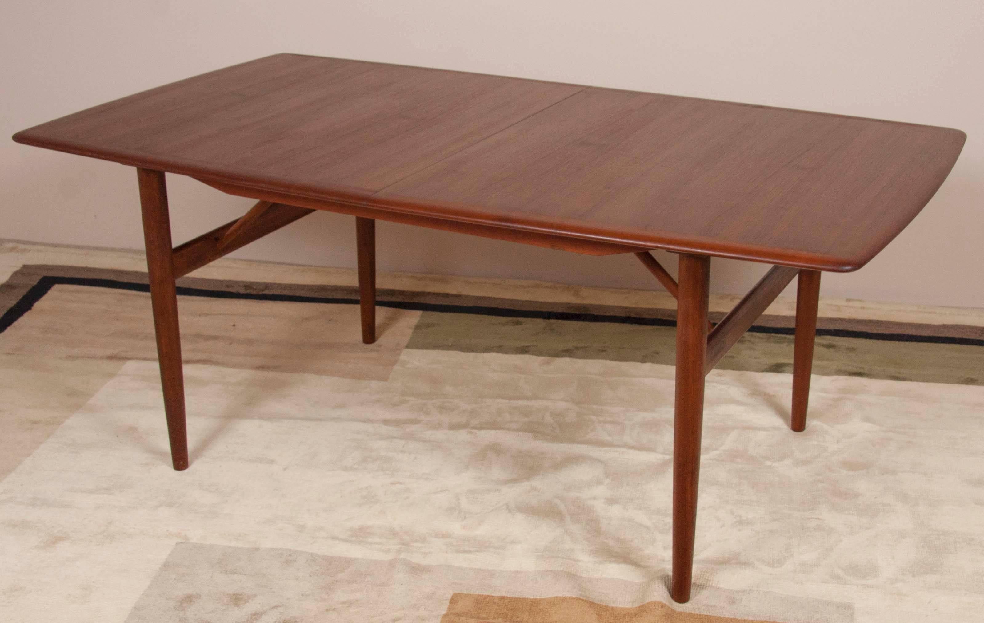 dinesen table