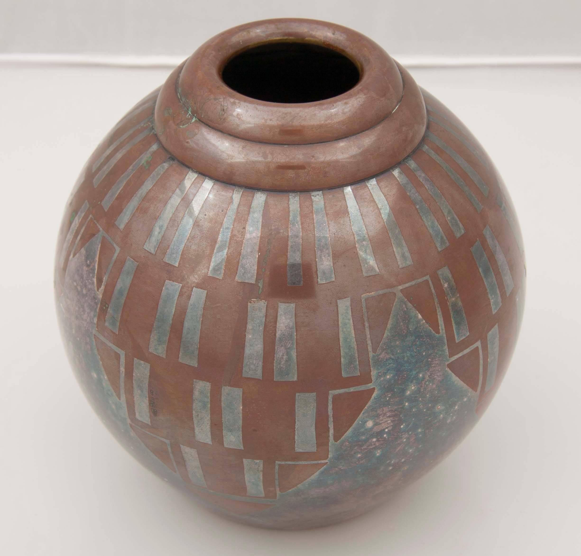 Französische Dinanderie-Vase aus dem Art déco mit Christofle-Metall.