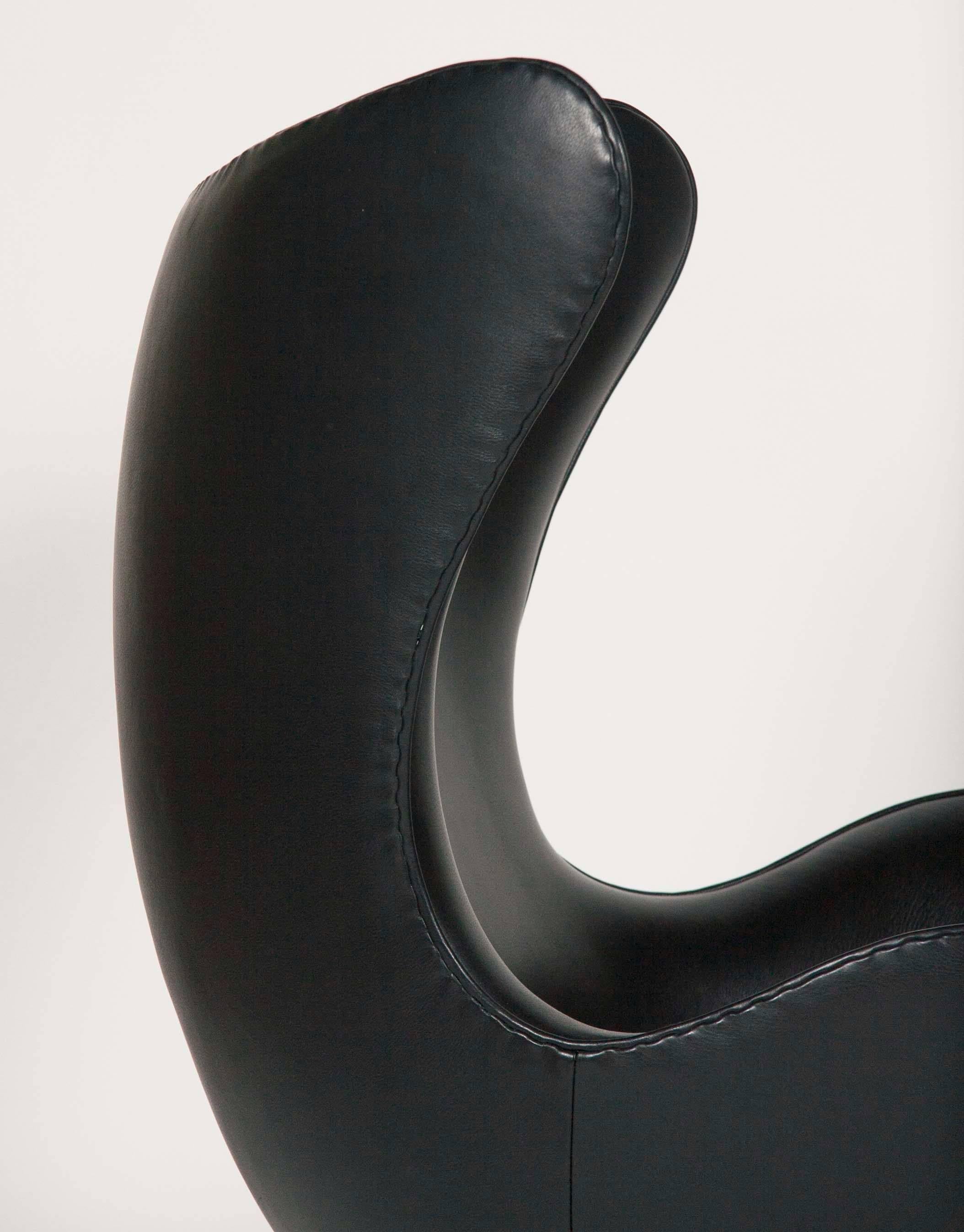 Sedia a uovo Arne Jacobsen in pelle Edelman in vendita 1