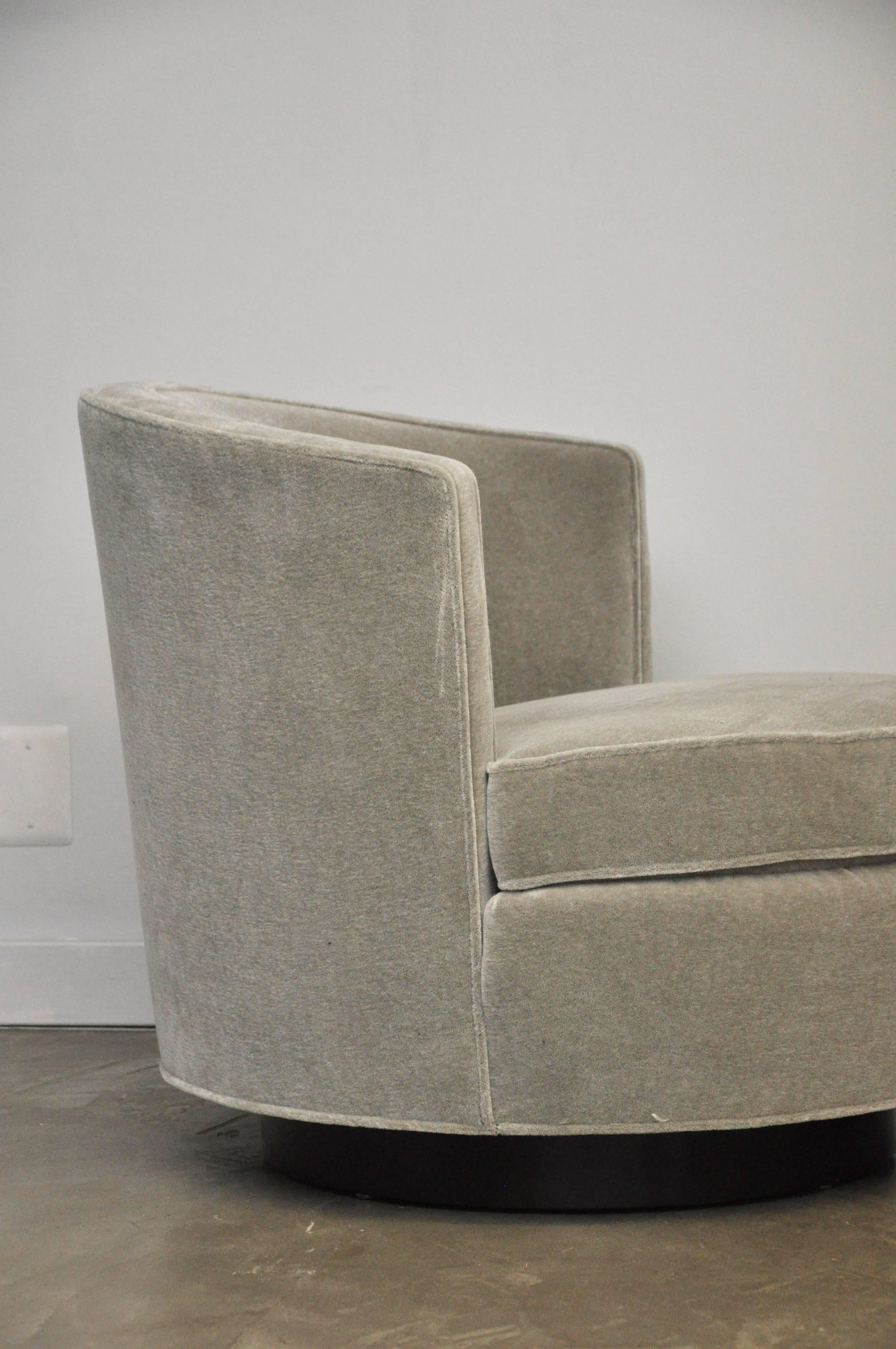 20th Century Early Pair of Swivel Chairs by Edward Wormley for Dunbar