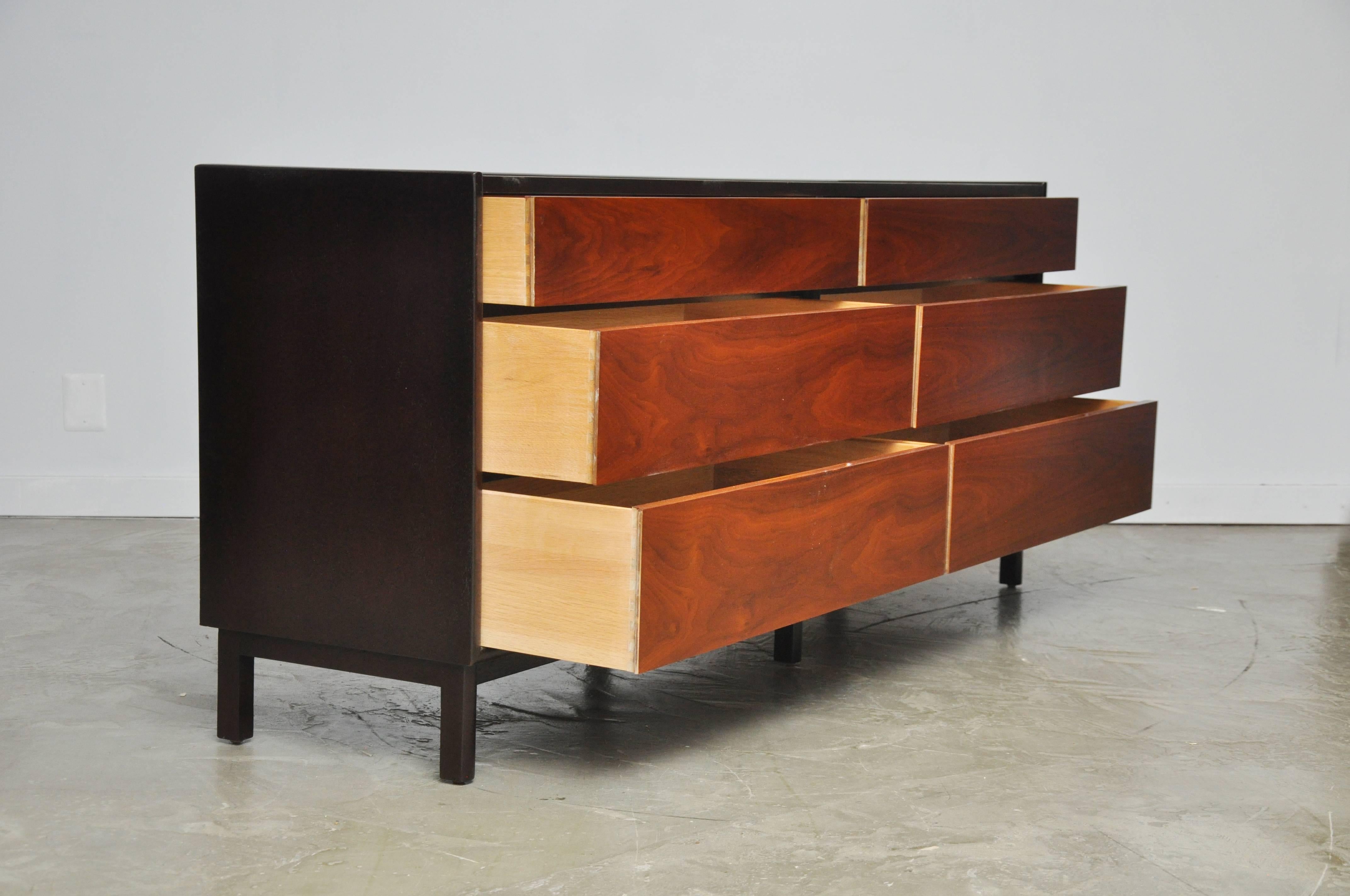 Pair of Dunbar Six-Drawer Dressers by Edward Wormley In Excellent Condition In Chicago, IL