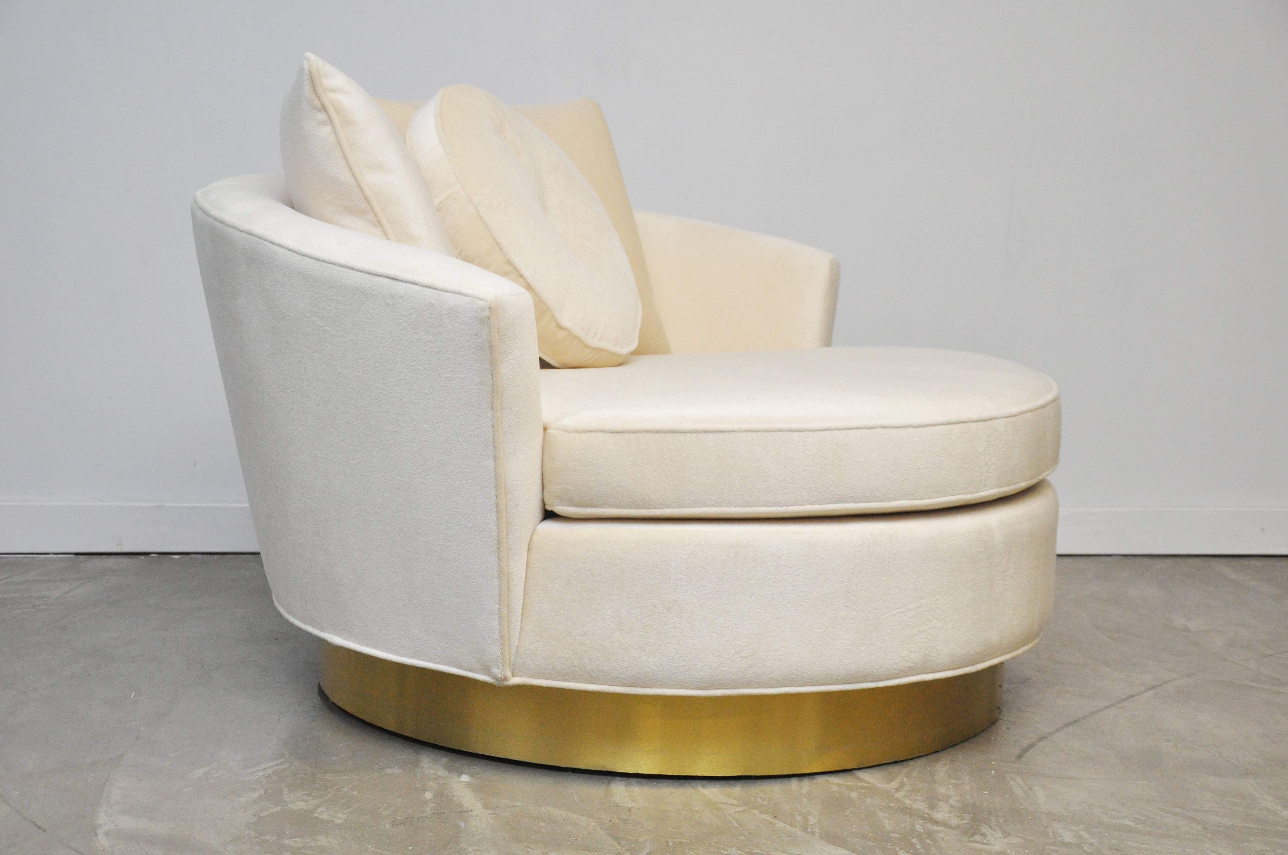 Gorgeous circle chaise by Milo Baughman. Fully restored. Brass base with new foam and white mohair upholstery.