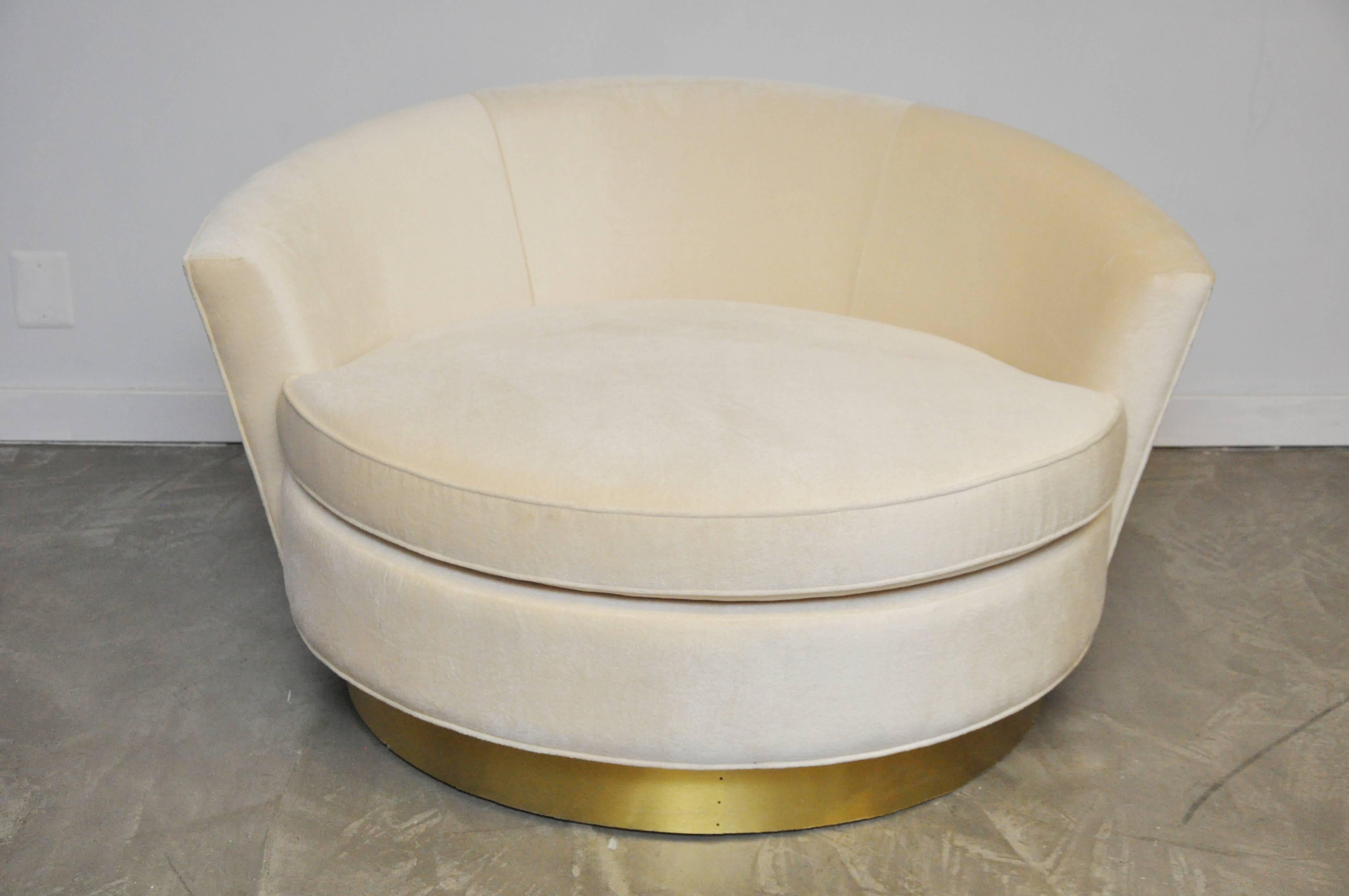 Milo Baughman Brass Base Oversized Chaise Chair in White Mohair In Excellent Condition In Chicago, IL