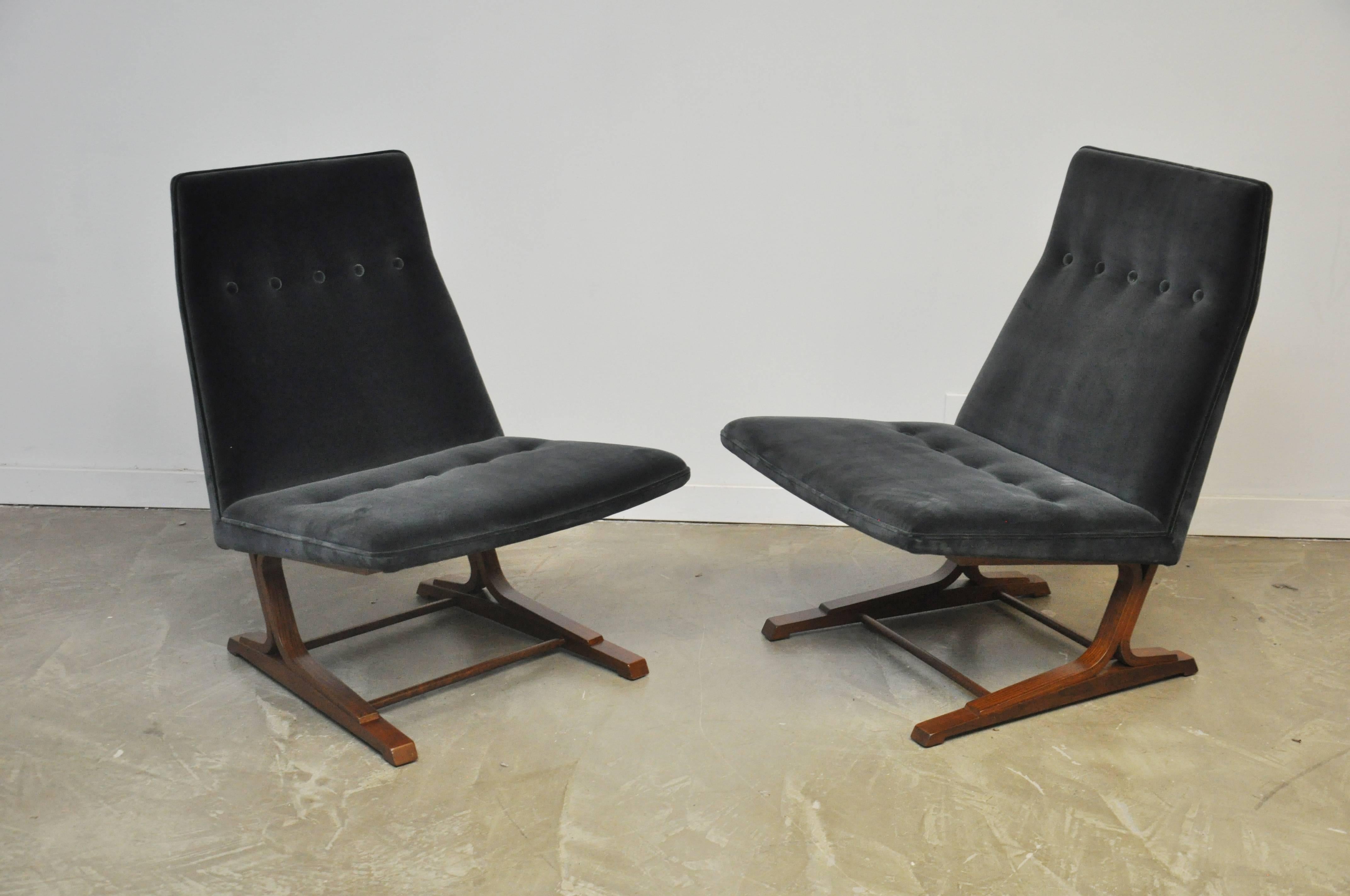 Rare Dunbar Cantilever Lounge Chairs by Roger Sprunger, Model 480 In Excellent Condition In Chicago, IL