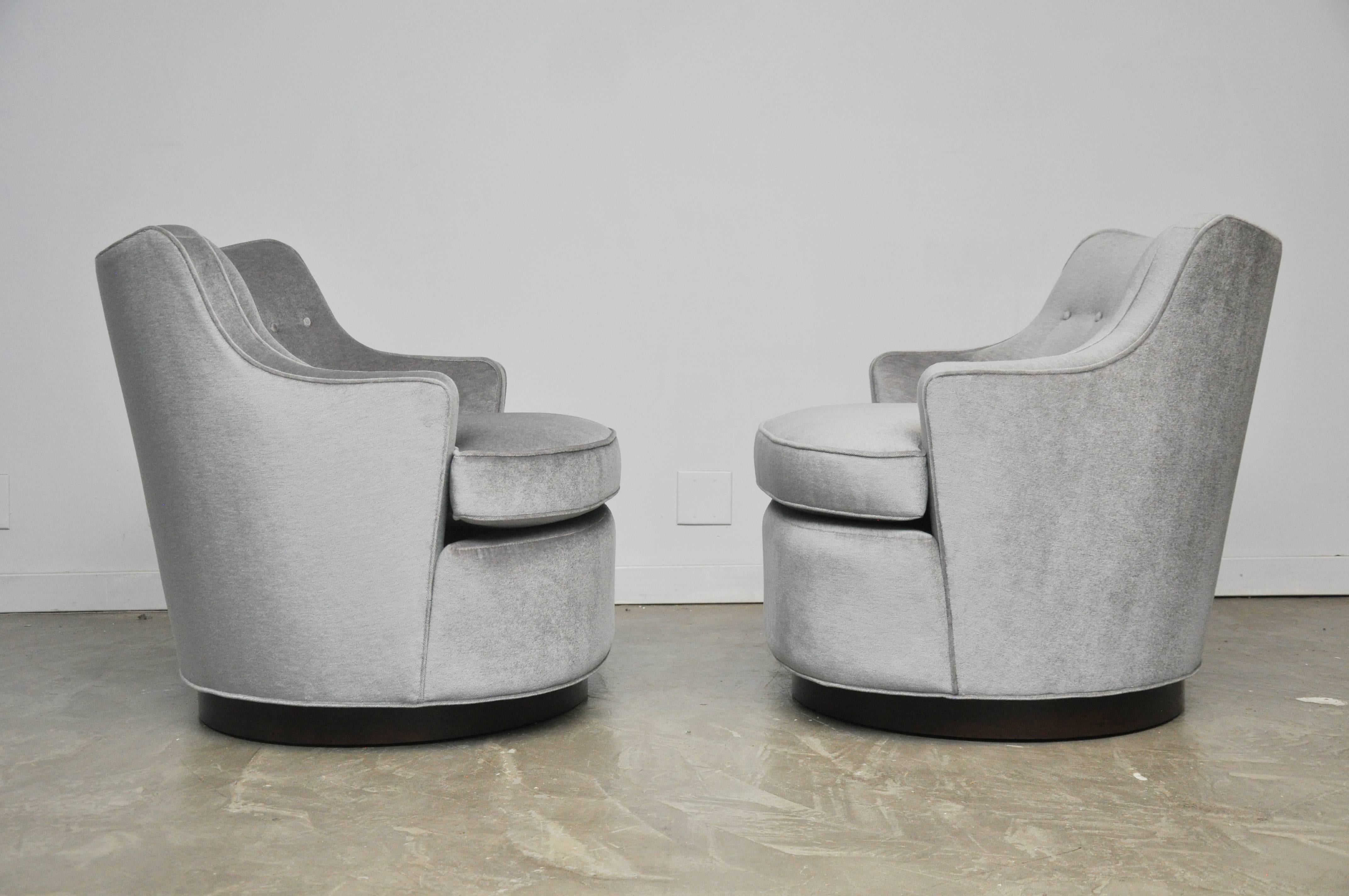 Mid-Century Modern Pair of Dunbar Swivel Chairs by Edward Wormley