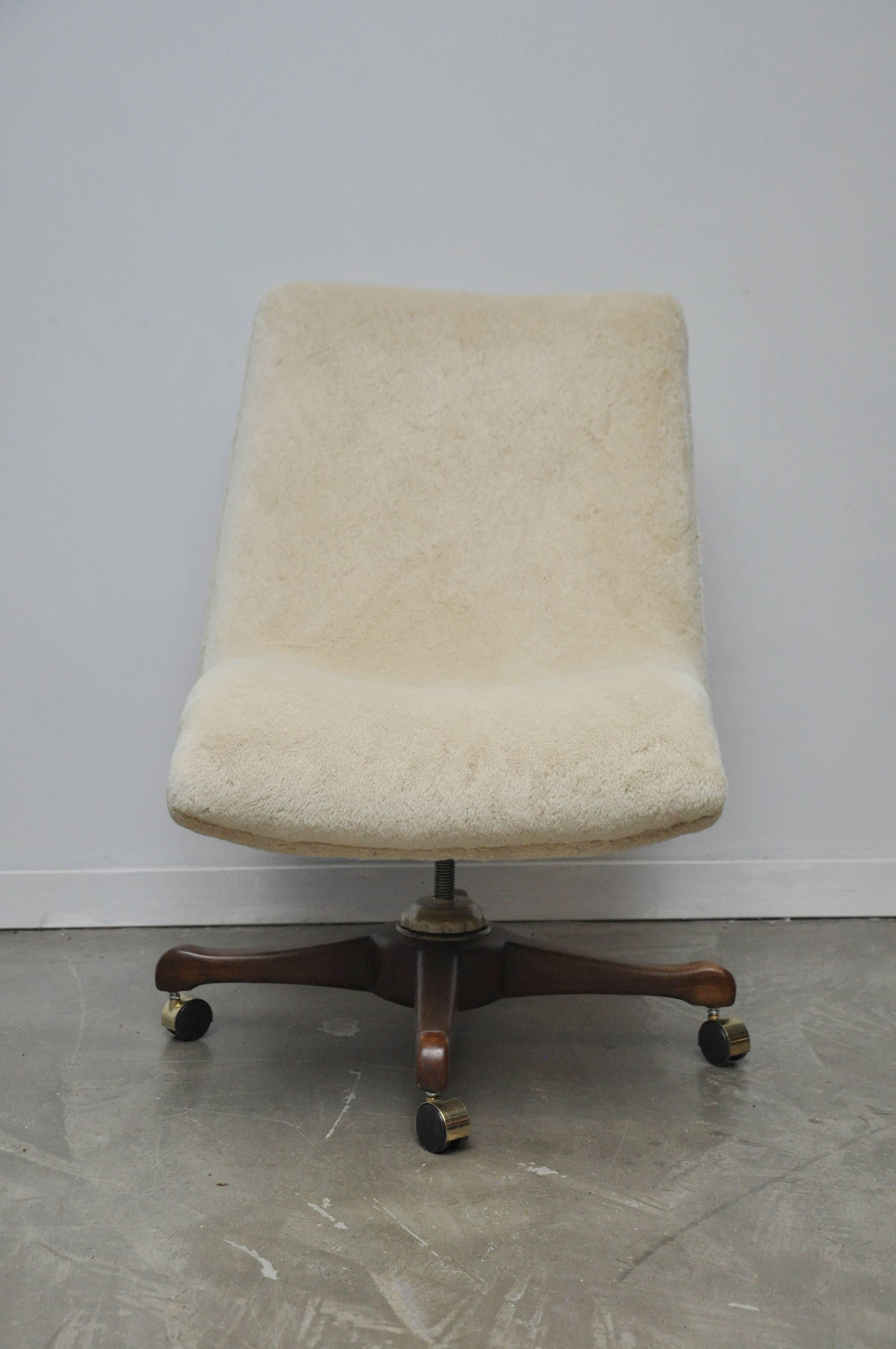 Early desk chair by Vladimir Kagan, for Kagan-Dreyfuss, circa 1950s. Original sheared alpaca upholstery.