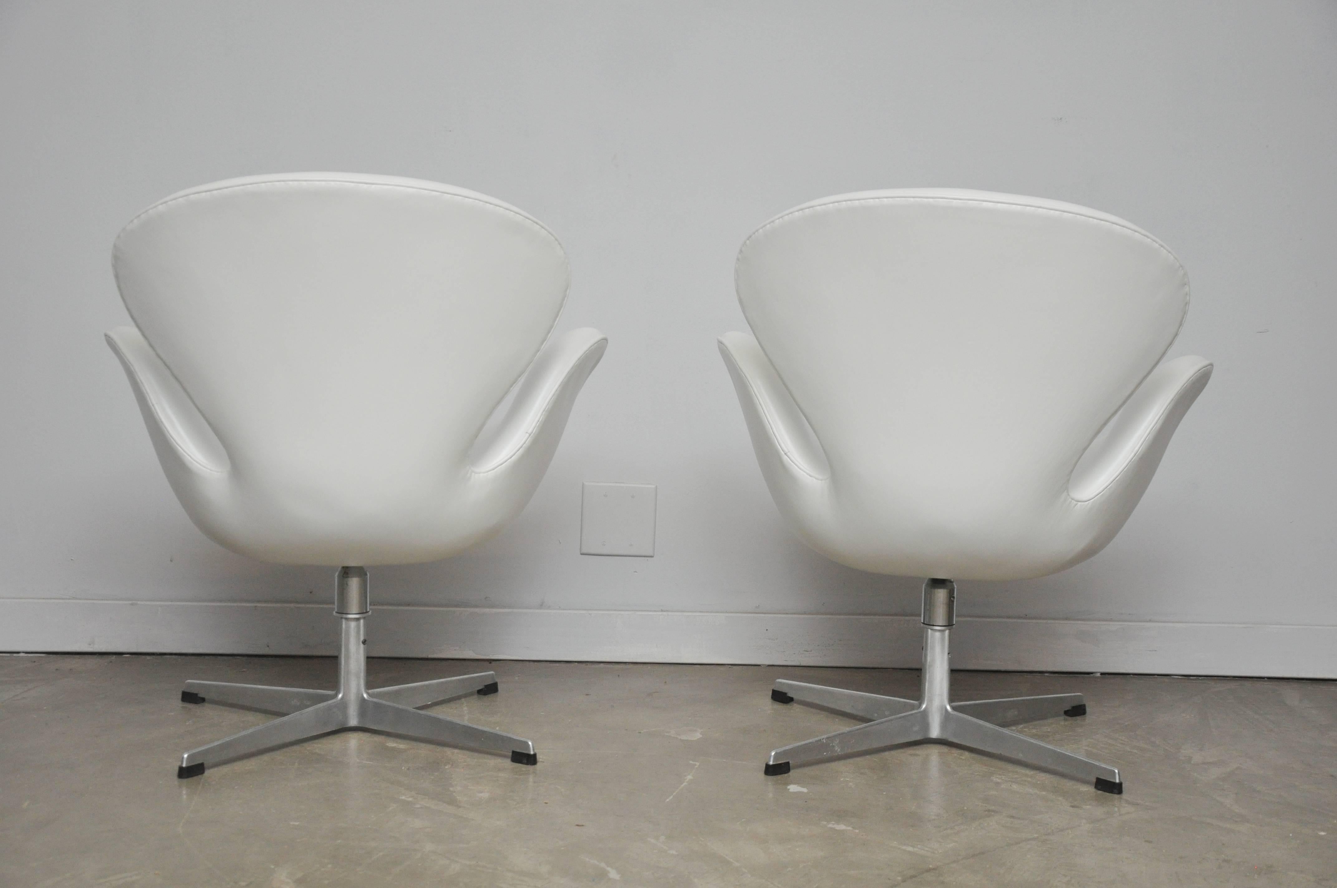 20th Century Early Model Swan Chairs by Arne Jacobsen, Swivel & Tilt