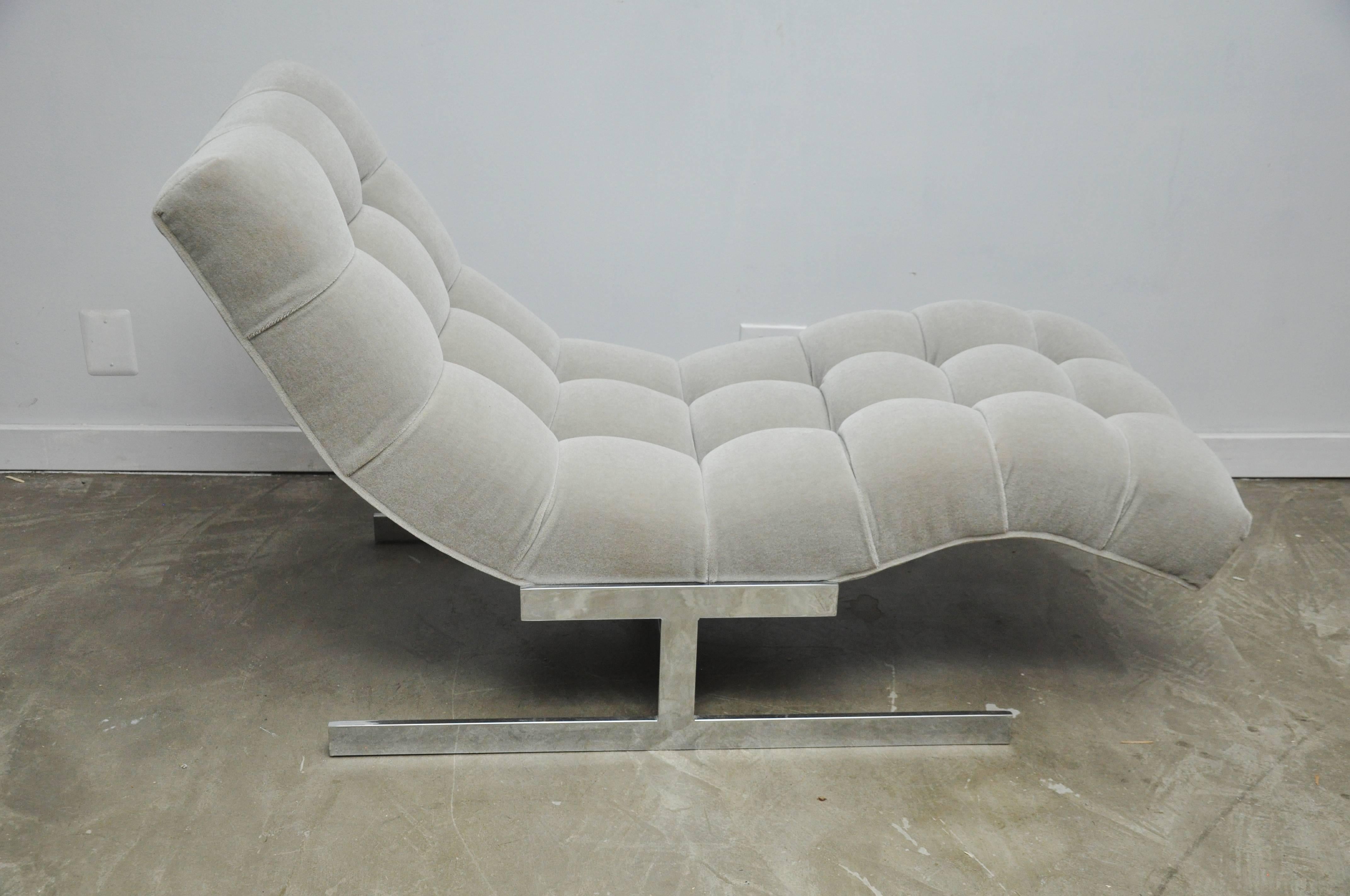 Mid-Century Modern Wave Chaise in Grey Mohair, circa 1970s