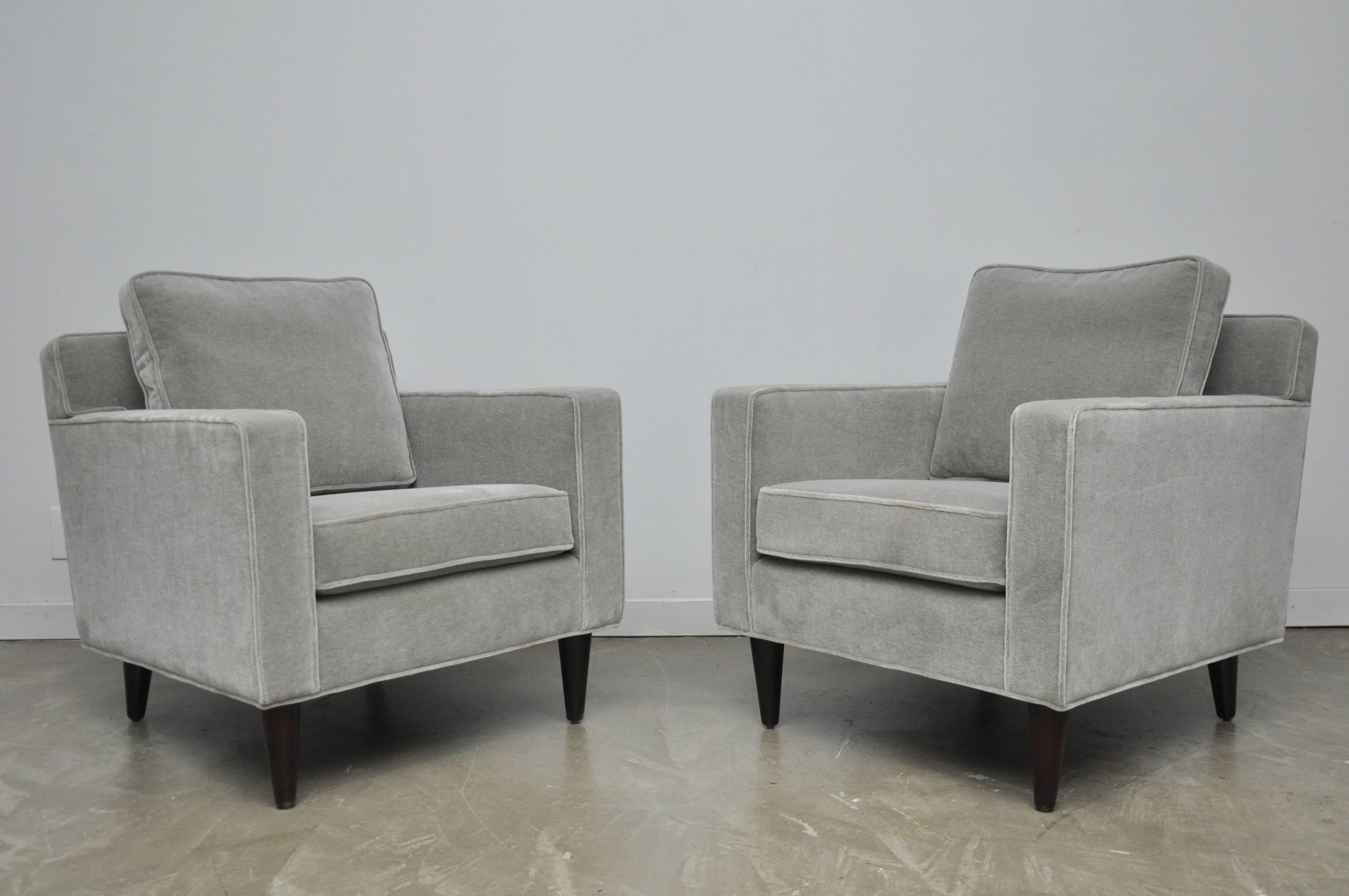 Mid-Century Modern Pair of Lounge Chairs by Edward Wormley for Dunbar