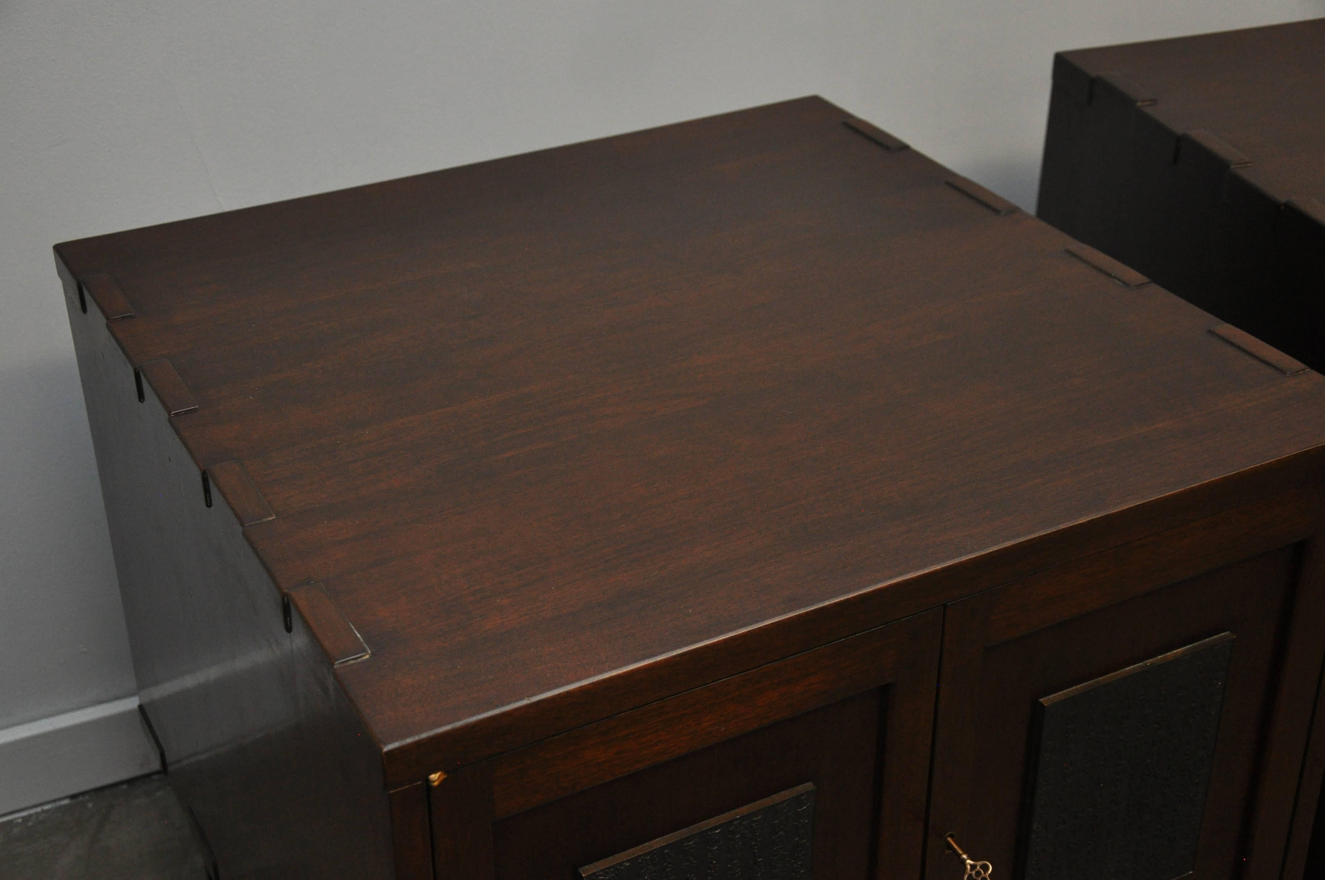 Rare Nightstand Chests by Edward Wormley for Dunbar In Excellent Condition In Chicago, IL
