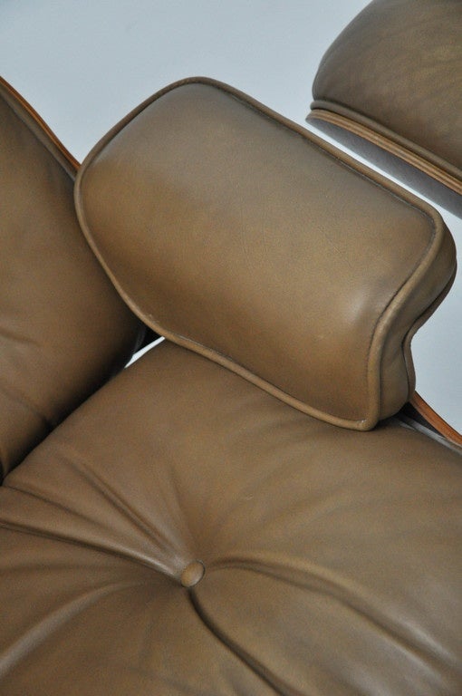 Rosewood Charles Eames Lounge Chair for Herman Miller In Excellent Condition In Chicago, IL