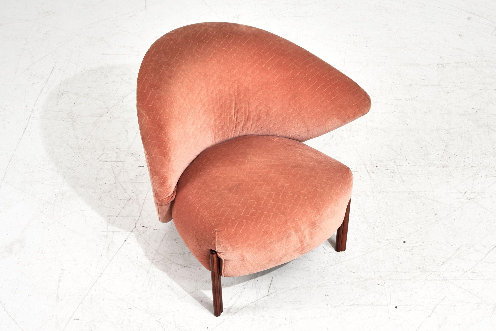 Saporiti Sculptural Italian Post Modern Lounge Chair, 1990 In Good Condition In Chicago, IL