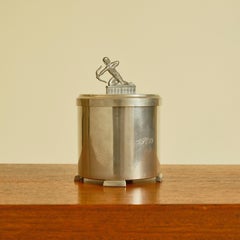 1939 Caja con tapa de peltre Art Decó Archer de Svenskt Tenn