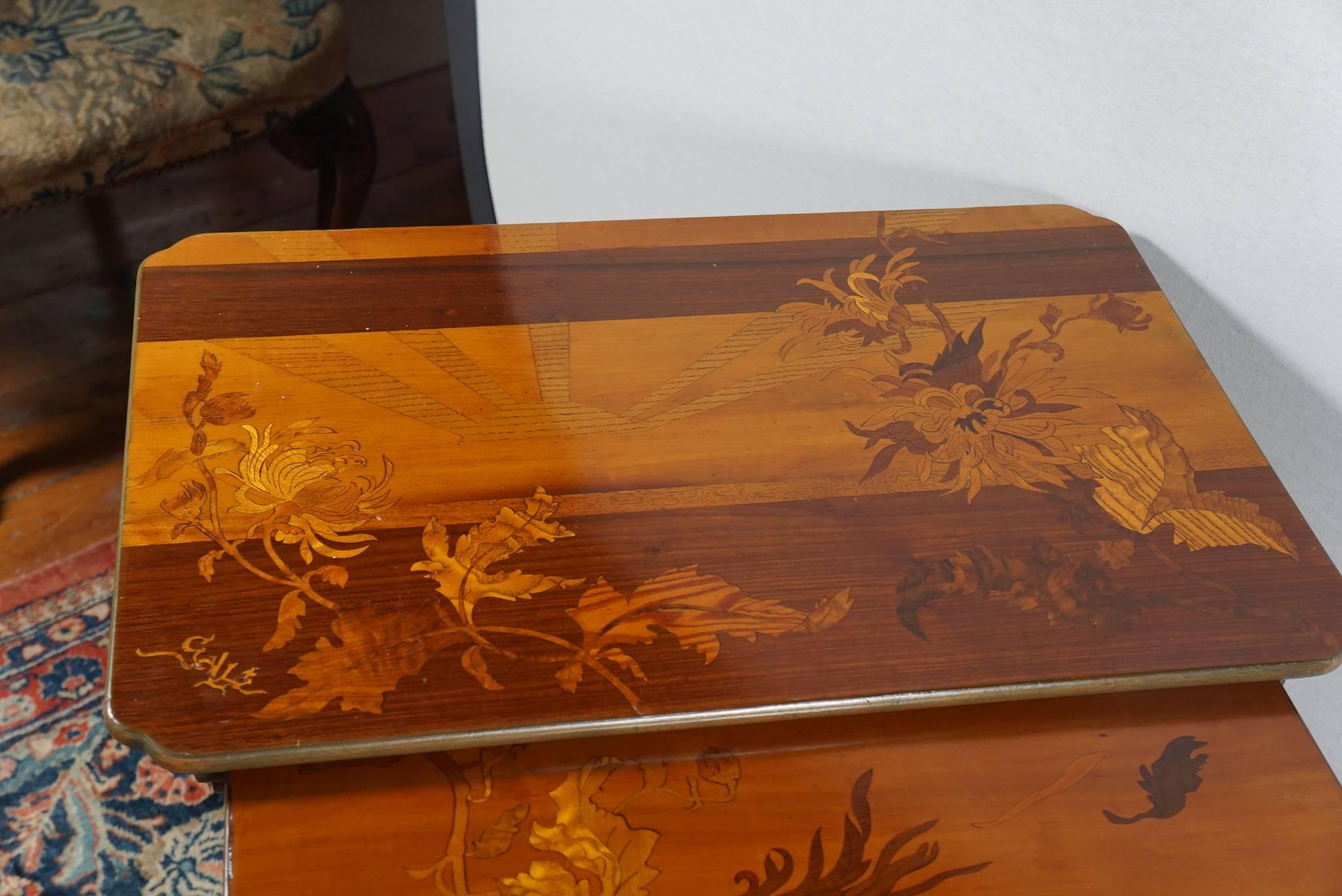 Emil Gallé French Art Nouveau Nesting Tables, circa 1900 In Excellent Condition For Sale In Millbrook, NY