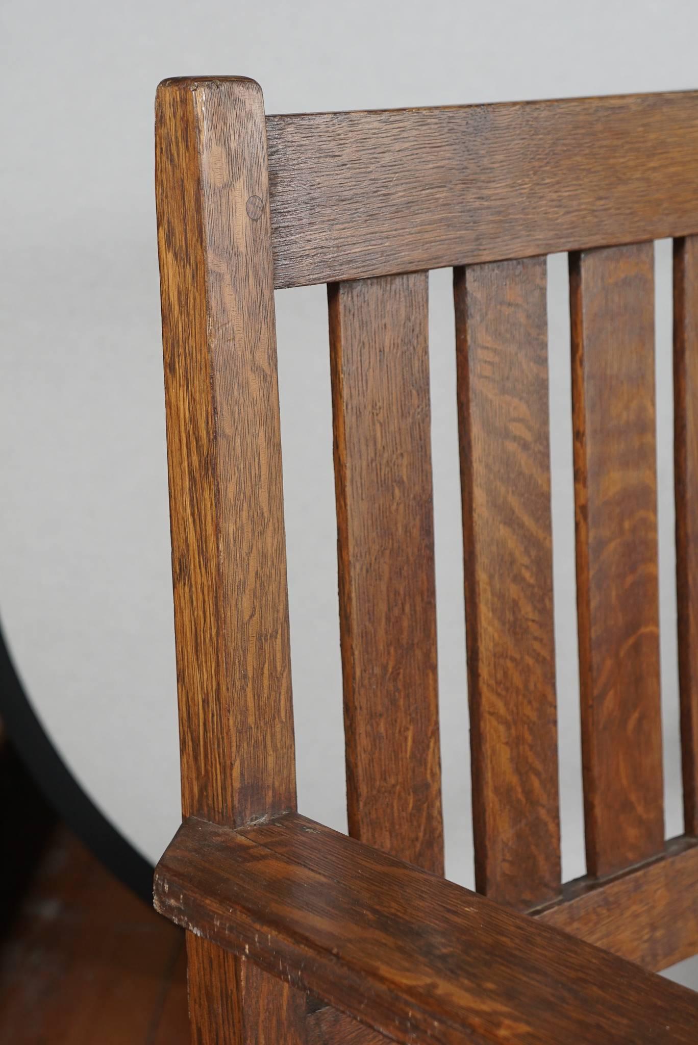 Gustav Stickley Oak Settee In Excellent Condition For Sale In Millbrook, NY