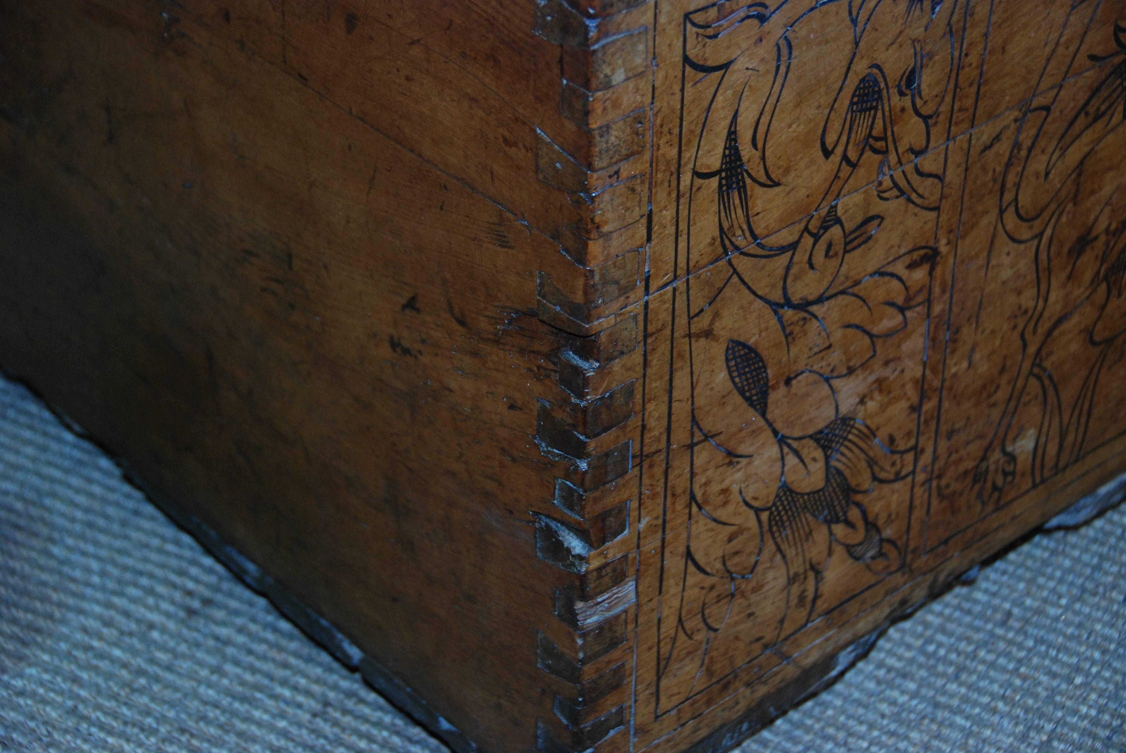 17th Century Carved Renaissance Portuguese Coffer For Sale 2