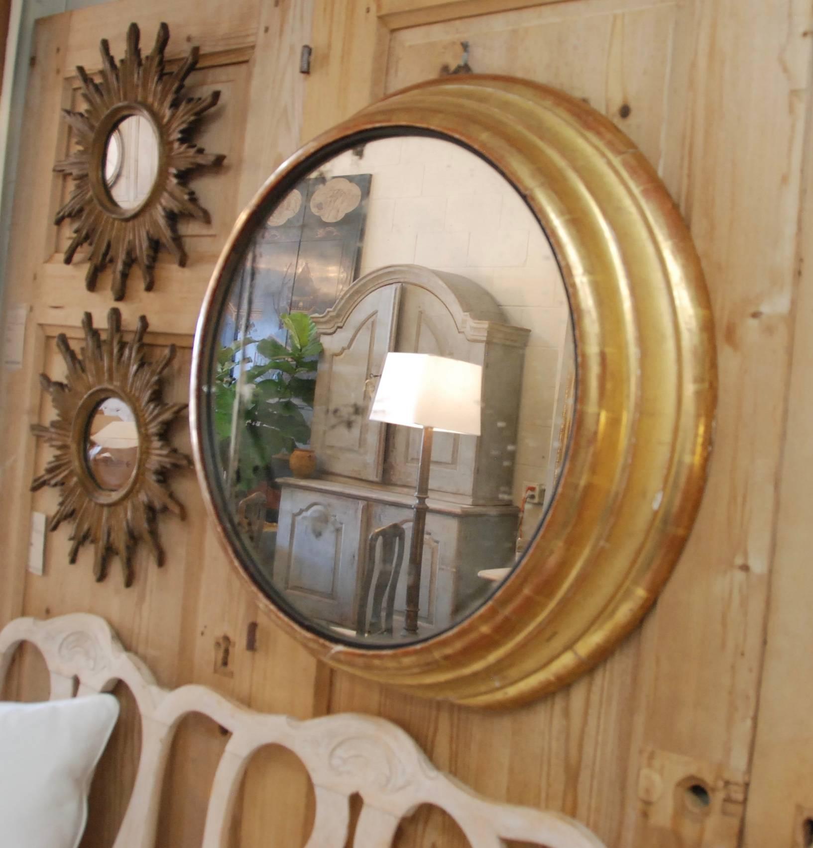 19th Century French Round Gilded Mirror In Good Condition For Sale In Encinitas, CA