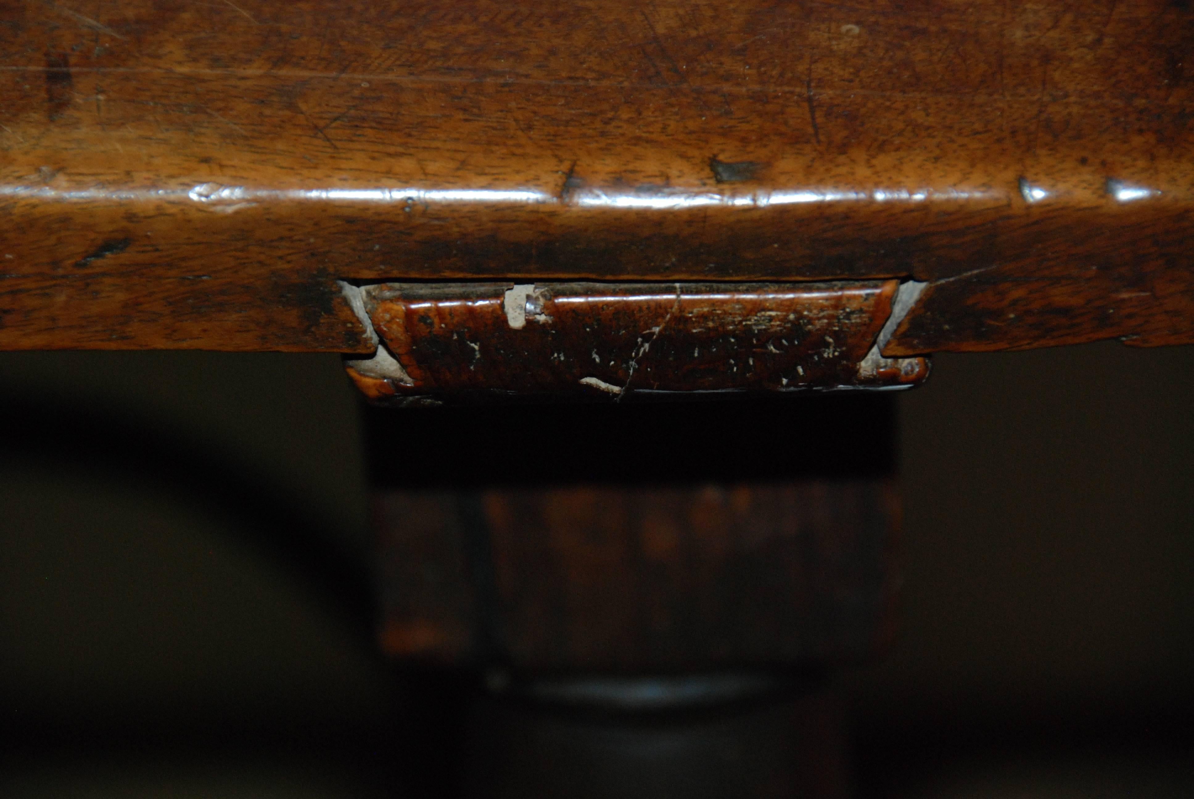 17th Century Portuguese Walnut Table For Sale 1