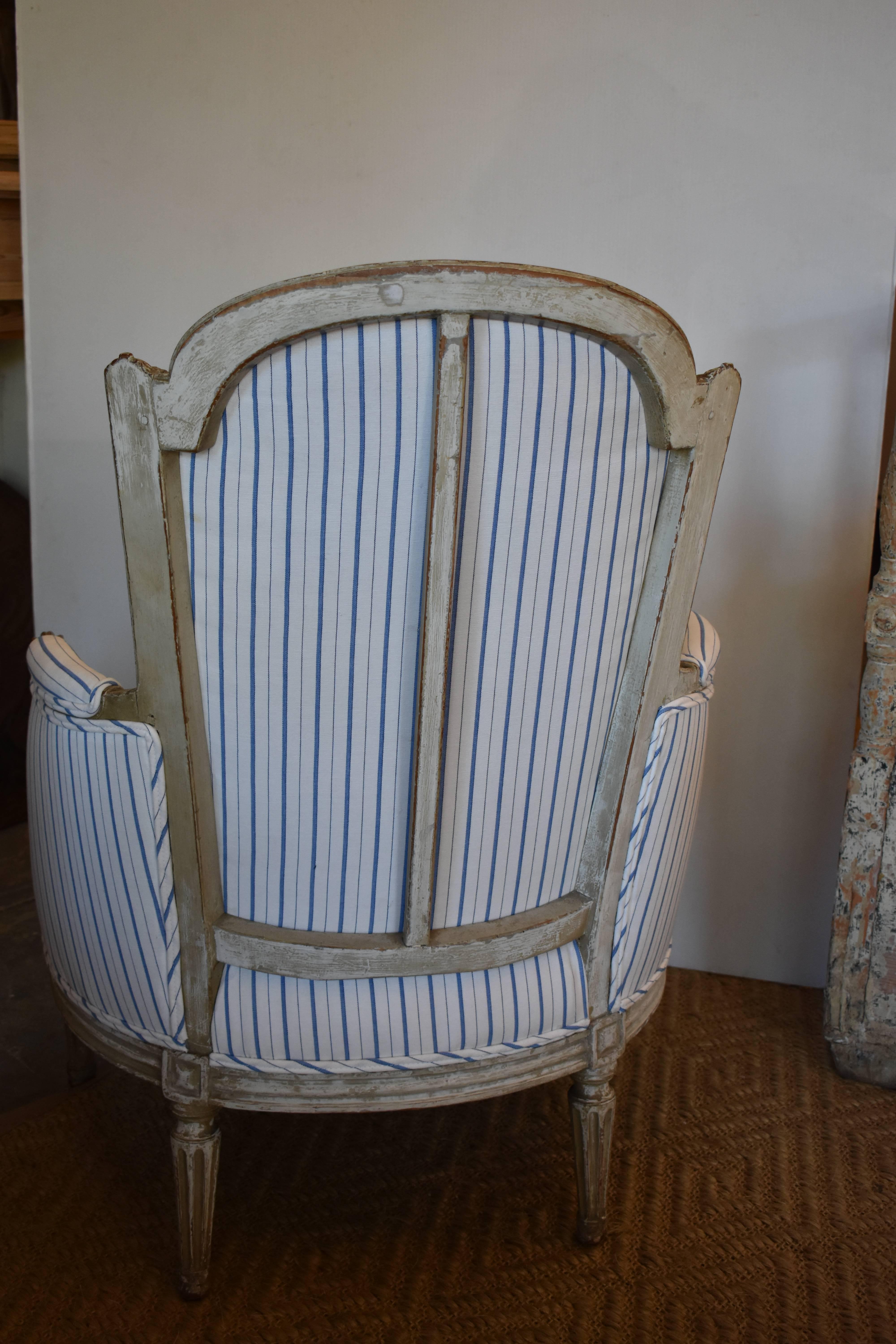 Early 19th Century Painted French Bergere For Sale 5