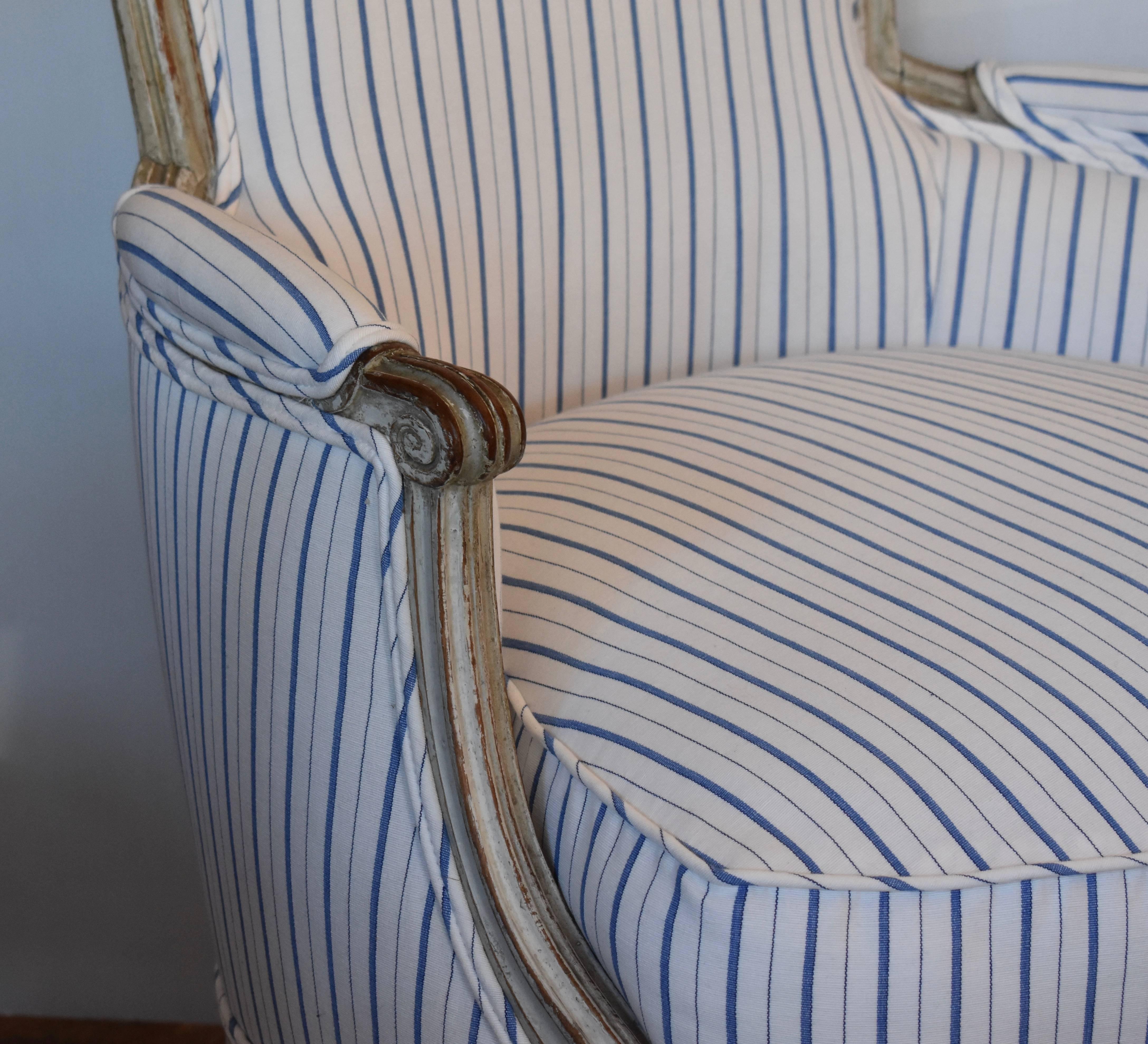 Early 19th Century Painted French Bergere In Good Condition For Sale In Encinitas, CA